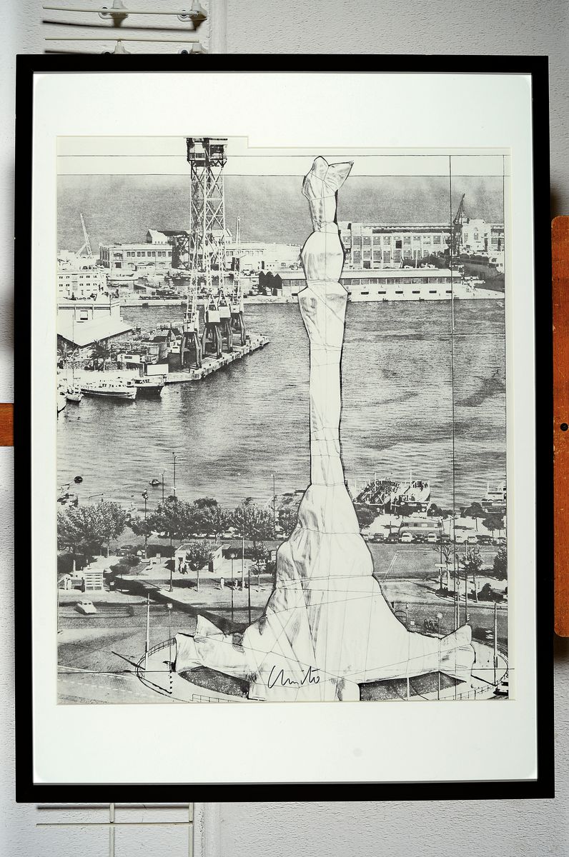 Detail k: Christo, 1935-2000, Offsetdruck auf Papier, "Wrapped Monument to Cristobal Colon, Project for Barcelona", 1977, handsigniert, Blatt 76x56 ...
