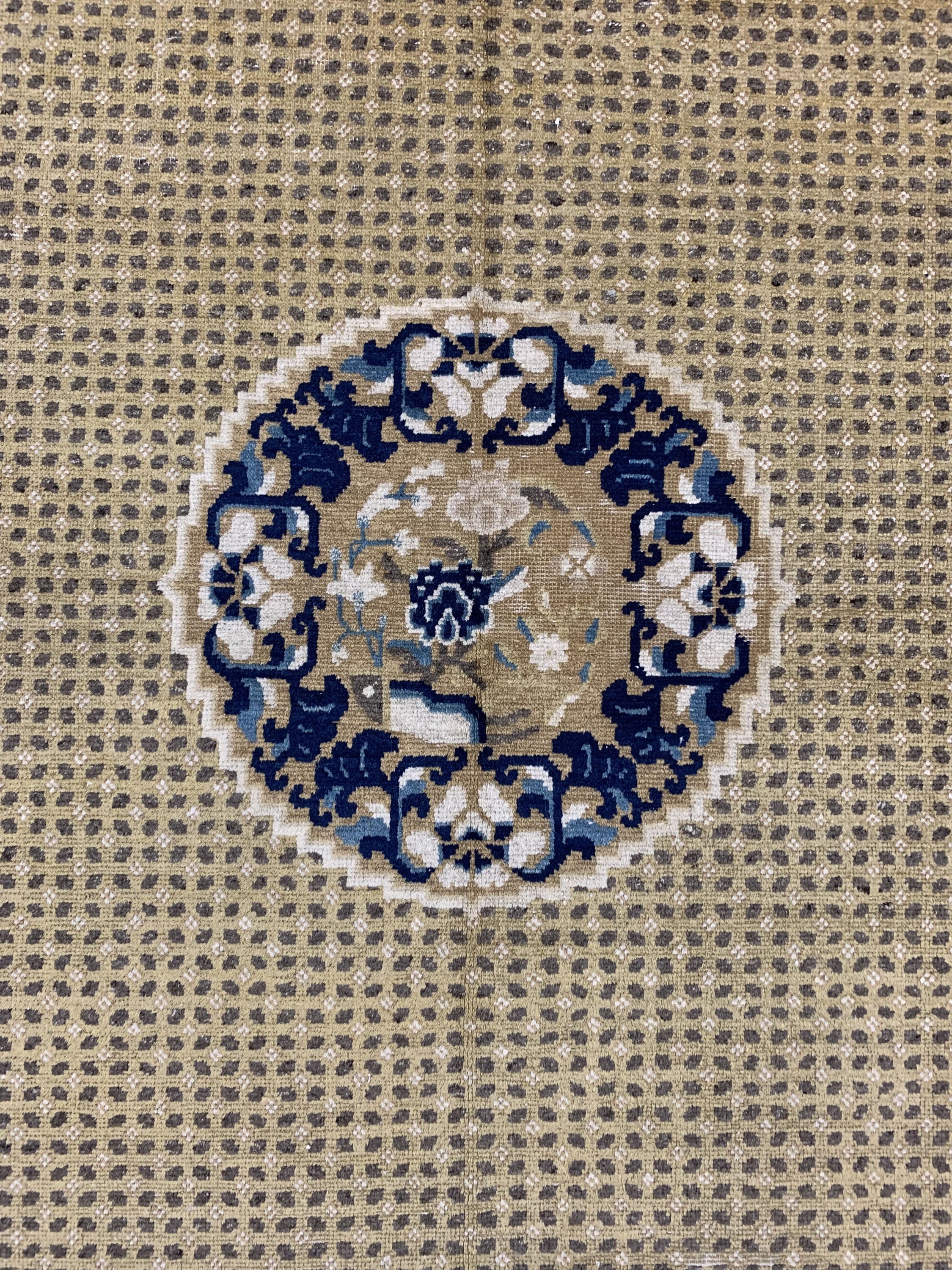 Detail c: Antiker Ning-Hsia, Westchina, Mitte 19.Jhd,Wolle auf Baumwolle, ca. 276 x 184 cm, EHZ: 2-3.