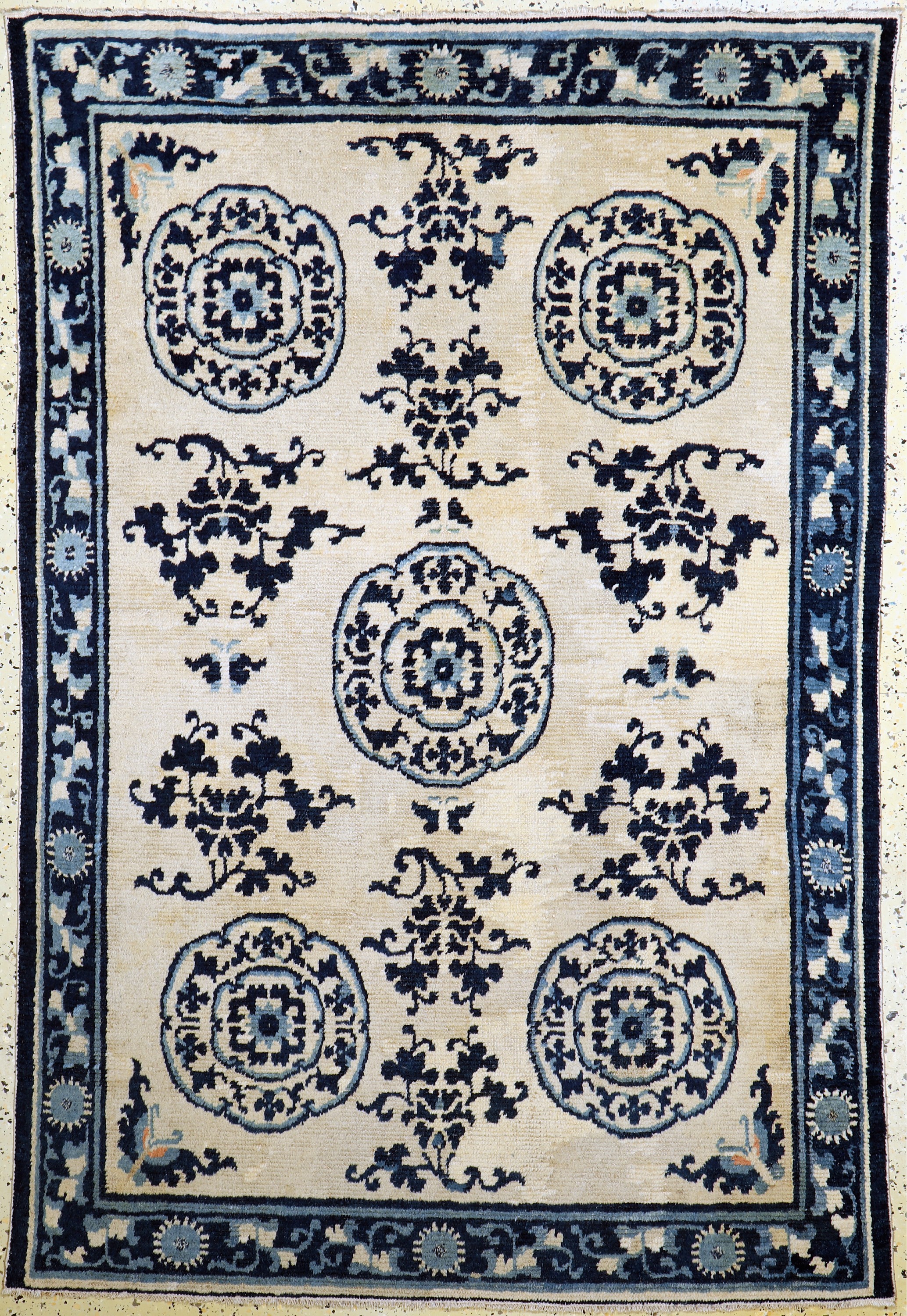 Antiker Kang-Hsi, Westchina, 18.Jhd, Wolle auf Baumwolle, ca. 182 x 122 cm, EHZ: 2(Altersbedingt guter Zustand).
