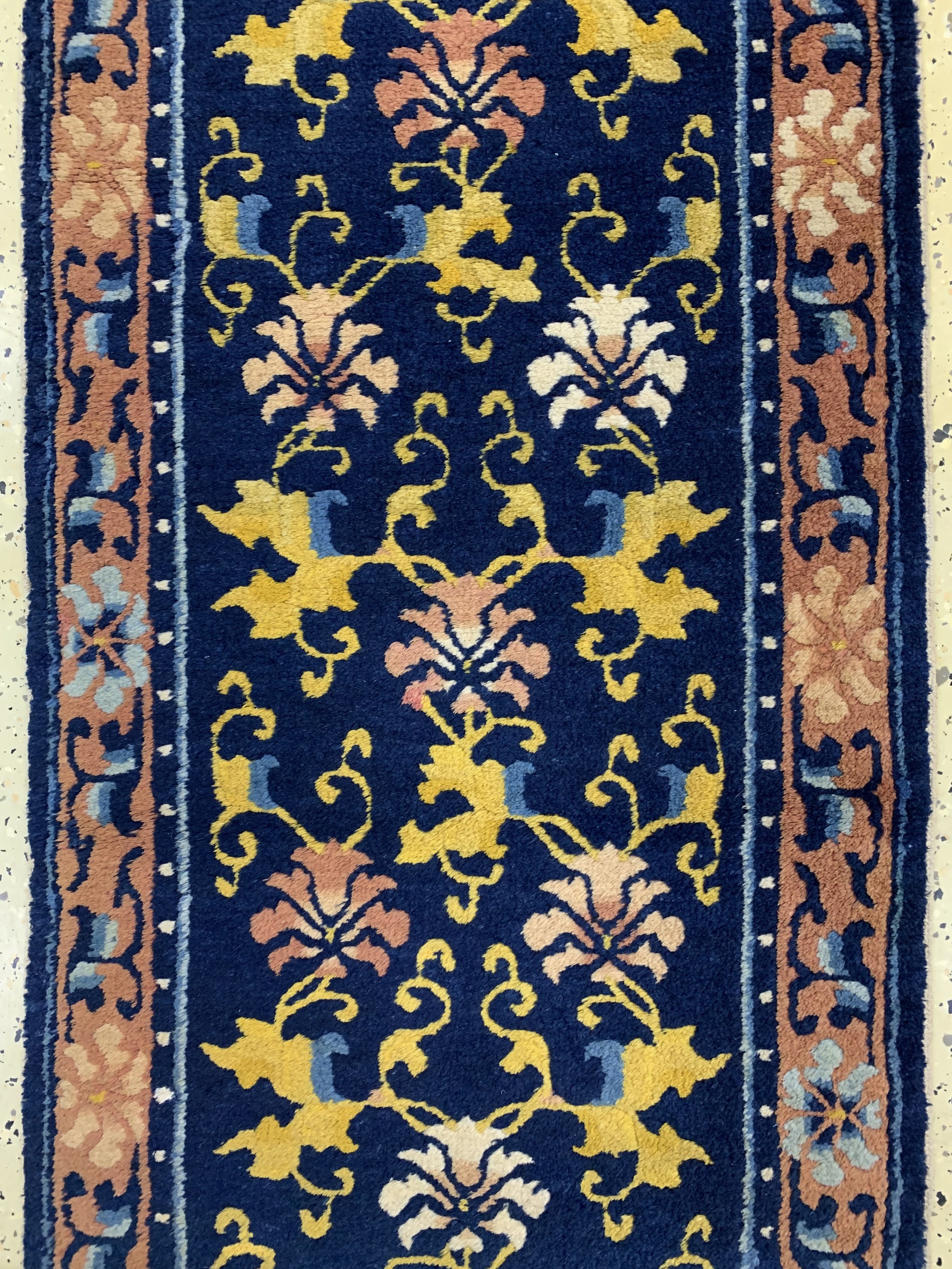 Detail b: Antiker Ning-Hsia, Westchina, Ende 19.Jhd, Wolle auf Baumwolle, ca. 155 x 61 cm, EHZ: 1-2 (Restauriert).