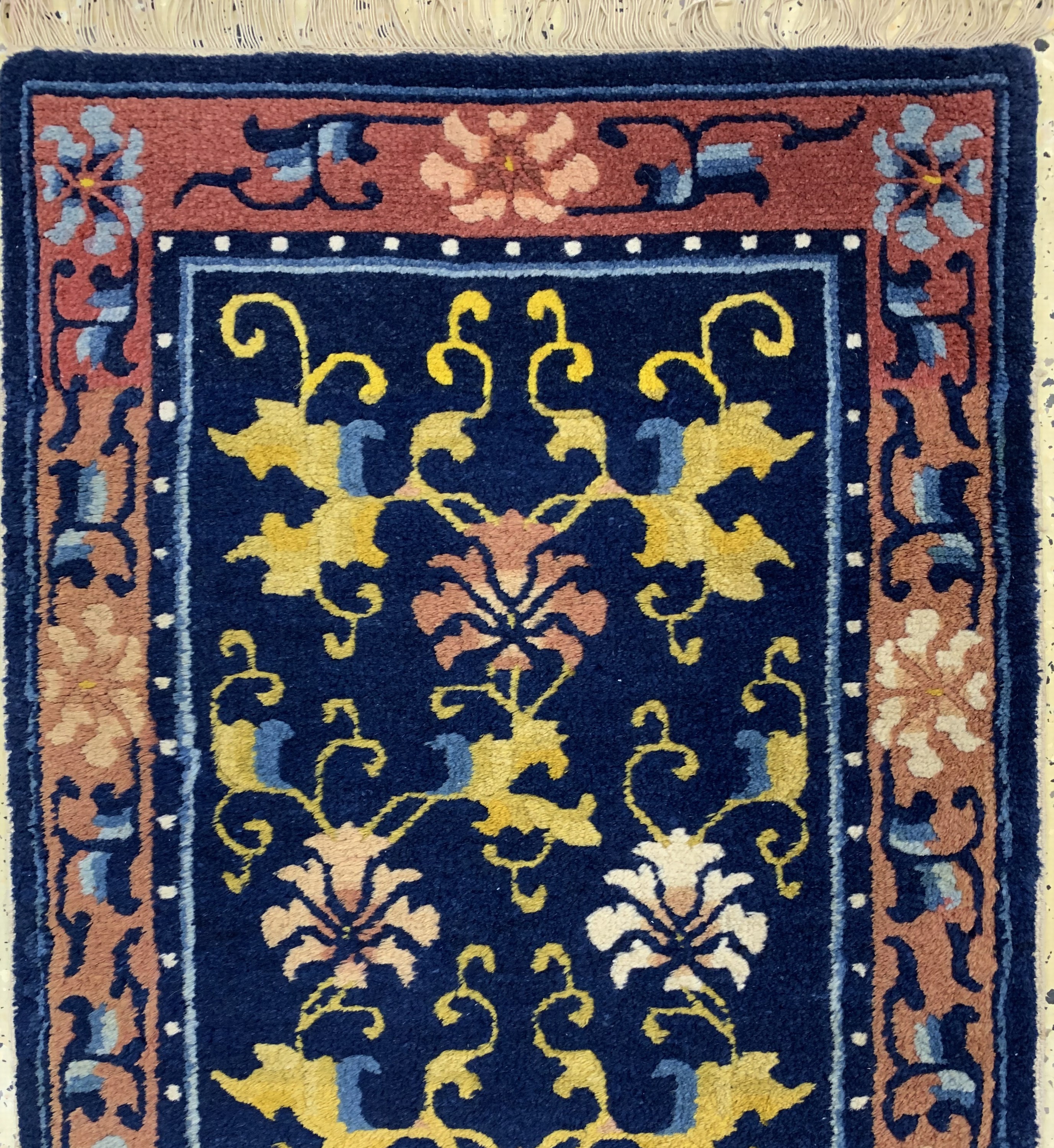 Detail c: Antiker Ning-Hsia, Westchina, Ende 19.Jhd, Wolle auf Baumwolle, ca. 155 x 61 cm, EHZ: 1-2 (Restauriert).