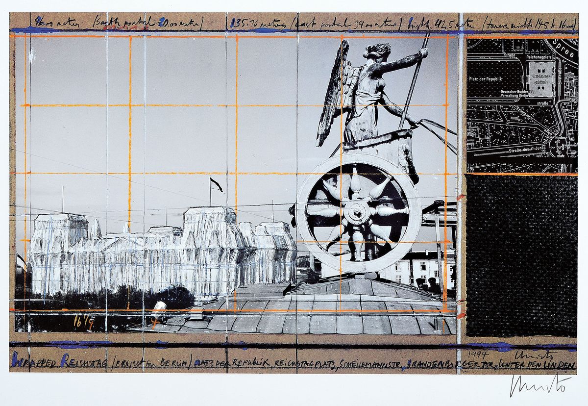 Christo, 1935-2020, Offsetdruck mit geprägtem Foliendruck auf dünnem Karton, "Wrapped Reichstag", 1994, handsigniert, Blatt50x70 cm, ...