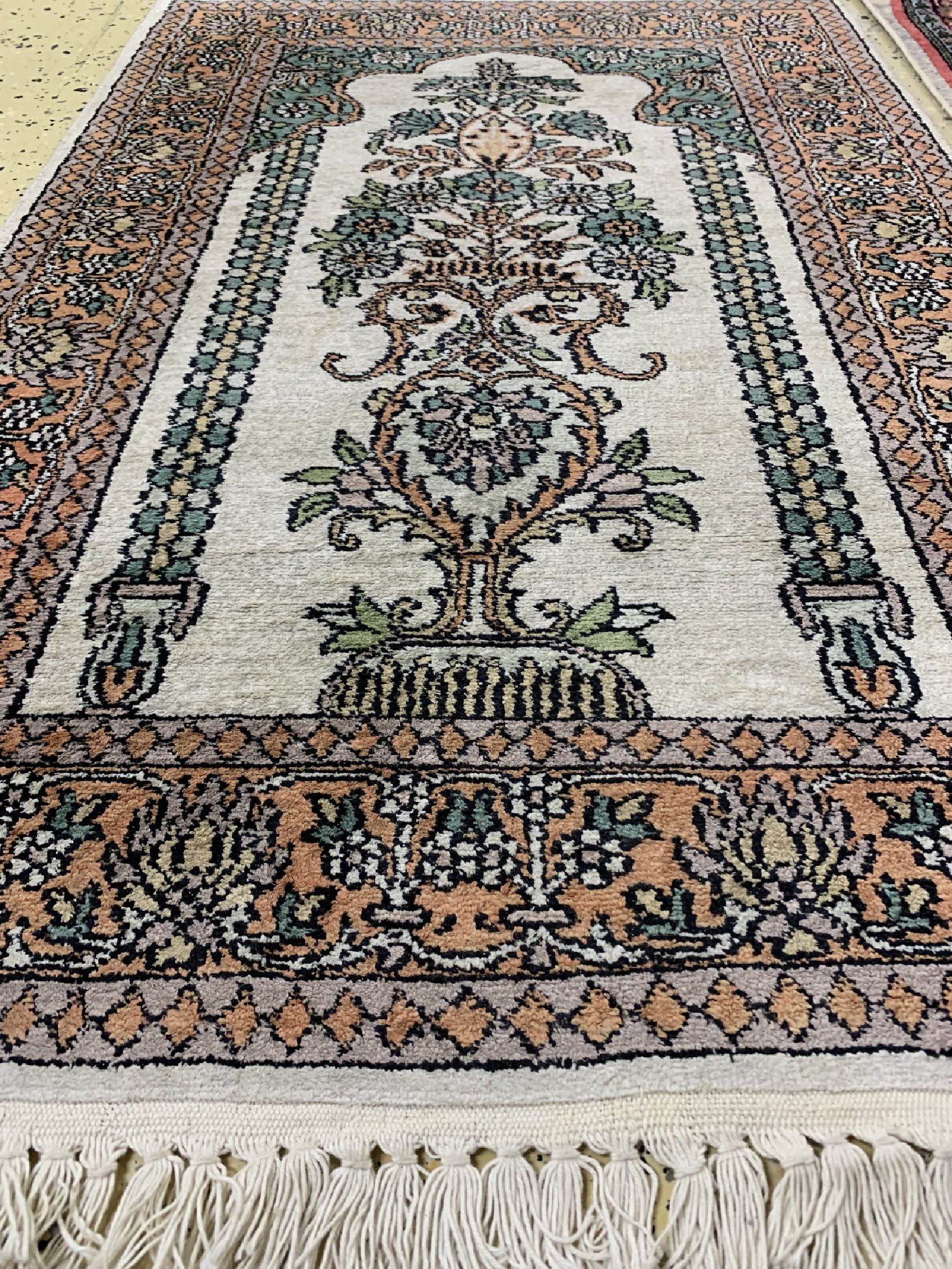 Detail a: Konvolut 4 Kaschmir, Indien, ca. 40 Jahre, Kunstseide, ca. 155 x 90 cm, EHZ: 2