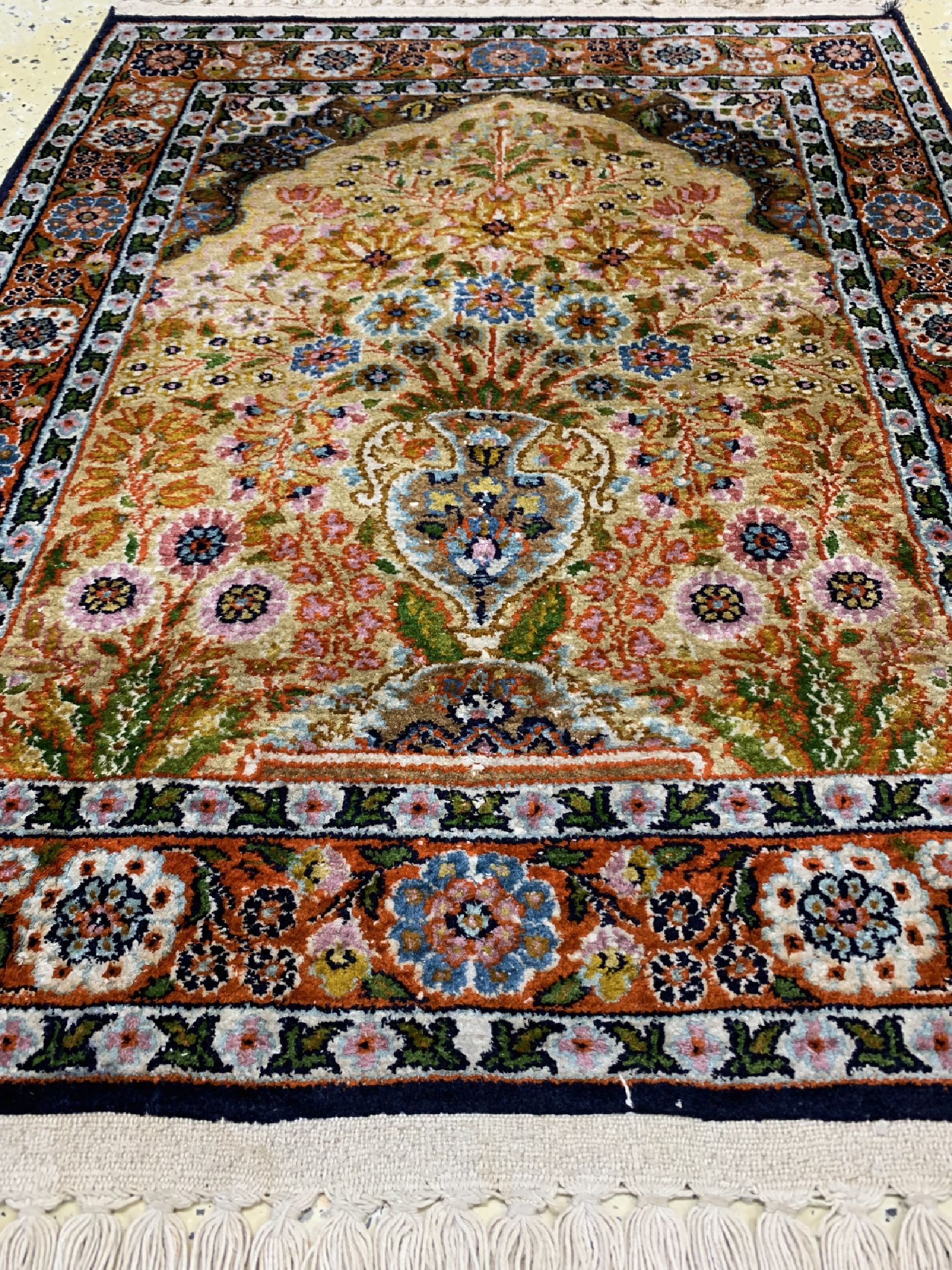 Detail g: Konvolut 4 Kaschmir, Indien, ca. 40 Jahre, Kunstseide, ca. 155 x 90 cm, EHZ: 2