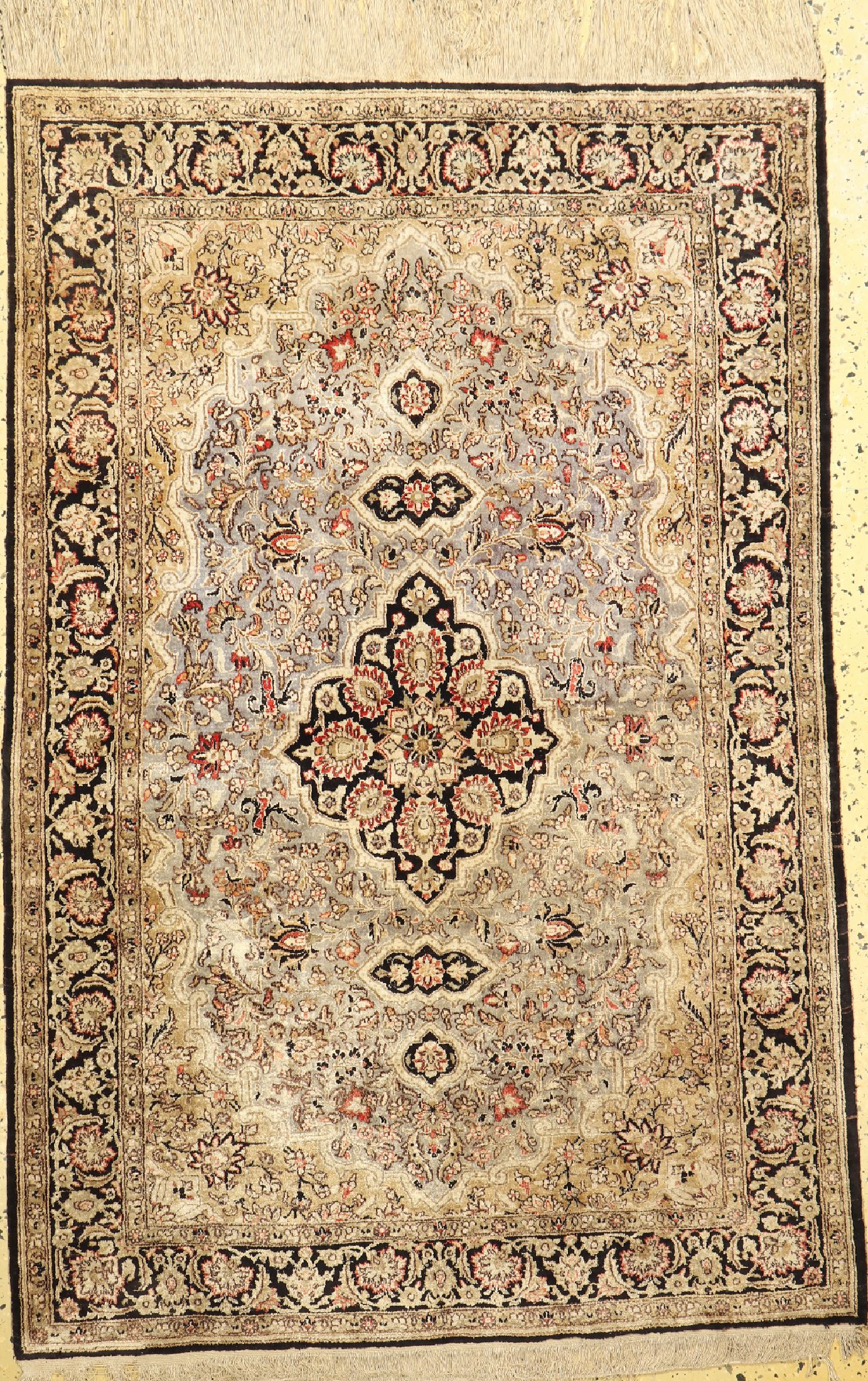 Ghom Seide alt, Persien, um 1960, reine Naturseide, ca. 160 x 107 cm, EHZ: 2(Fleck)