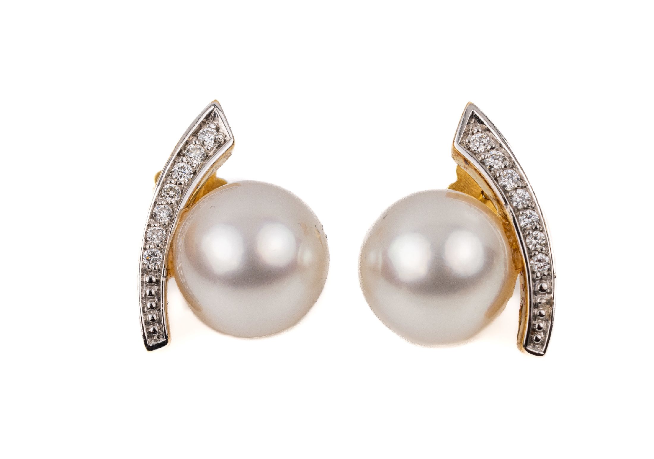 Paar 18 kt Gold Perl-Brillant-Ohrstecker, GG 750/000, 2 Südseezuchtperlen D ca. 11 mm, wenige nat. Merkmale, 14 Brillanten zus. ca. 0.25 ct ...