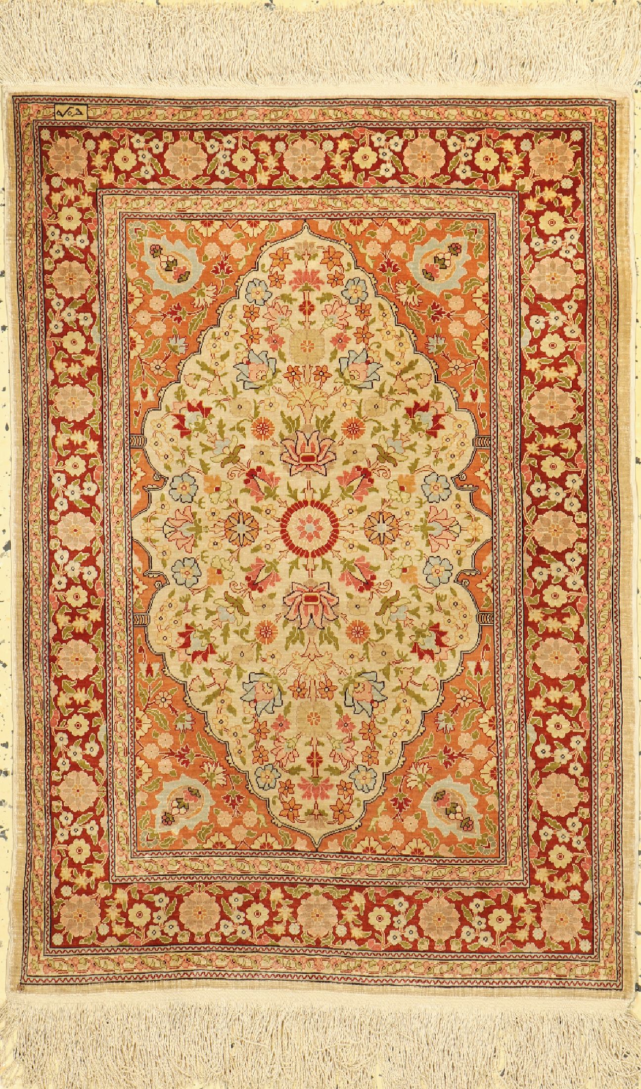 Hereke Seide fein signiert, Türkei, um 1960, reine Naturseide, ca. 92 x 65 cm, ca. 1,0 Mio. Kn/qm, leicht verschmutzt, EHZ: 1-2