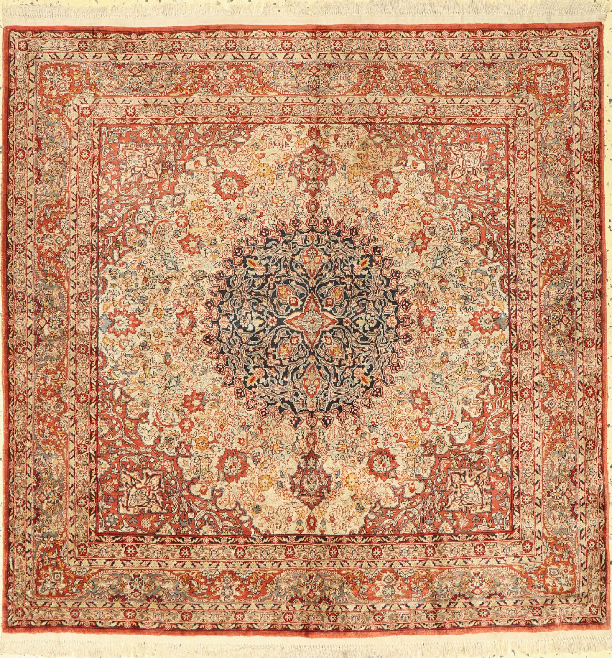 Hereke Seide fein, China, ca. 50 Jahre, reine Naturseide, ca. 127 x 125 cm, EHZ: 1-2