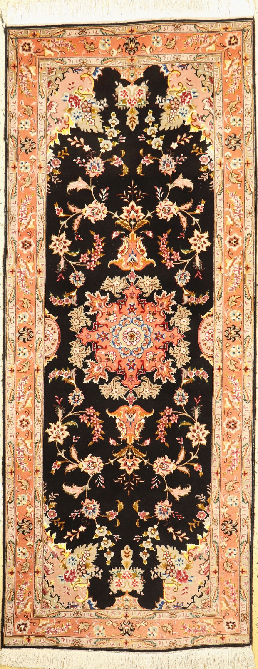 Täbriz fein(50 Raj), Persien, ca. 50 Jahre,Korkwolle mit Seide, ca. 220 x 82 cm, ca. 500.000 Kn/qm, EHZ: 1-2, (Shirazi leicht beschädigt)