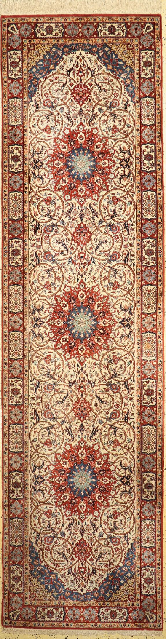 Esfahan fein, China, ca. 50 Jahre, Korkwolle auf Seide, ca. 310 x 81 cm, EHZ: 2, (Mottenfraß am Rändern)