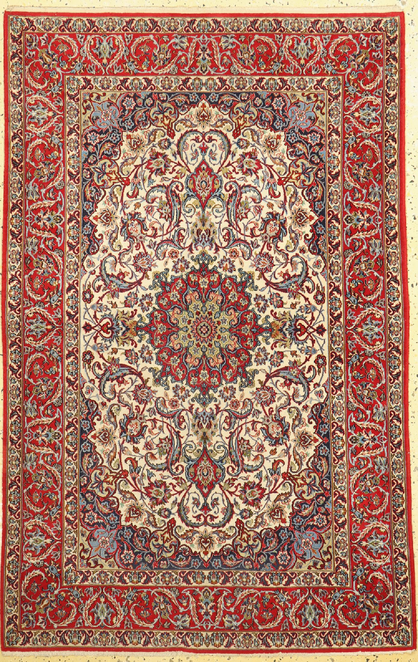 Esfahan fein, Persien, um 1960, Korkwolle mit und auf Seide, ca. 165 x 108 cm, ca. 1,0 Mio. Kn/qm, kleiner Mottenfraß, EHZ: 1-2