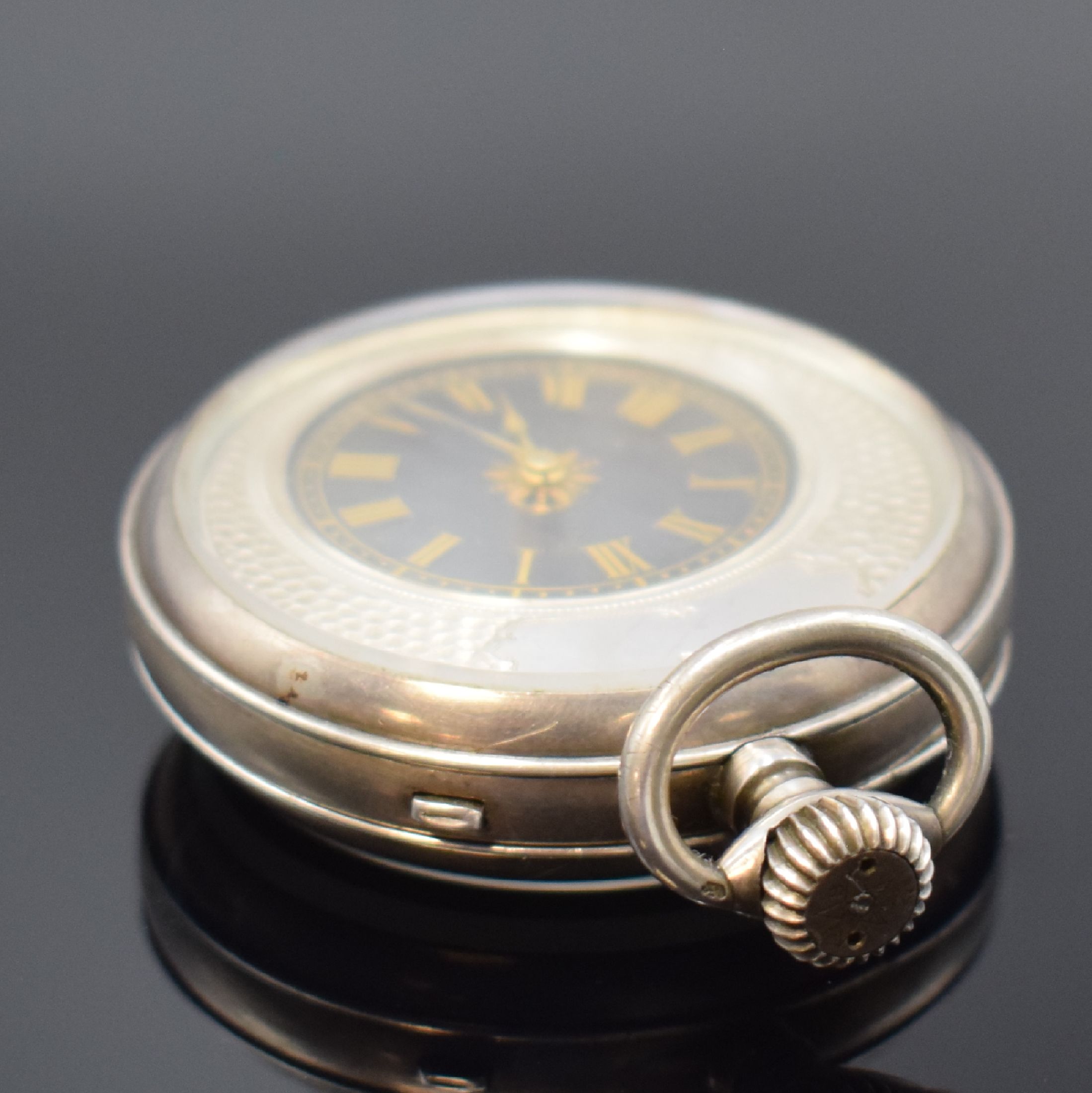 Detail e: A.S & F (Armand Schwob & Frère) Mysterieuse Herrentaschenuhr in Silber, Schweiz um 1880, Geh. beids. vergl., Glaszifferblatt m. röm. Zahlen, ...
