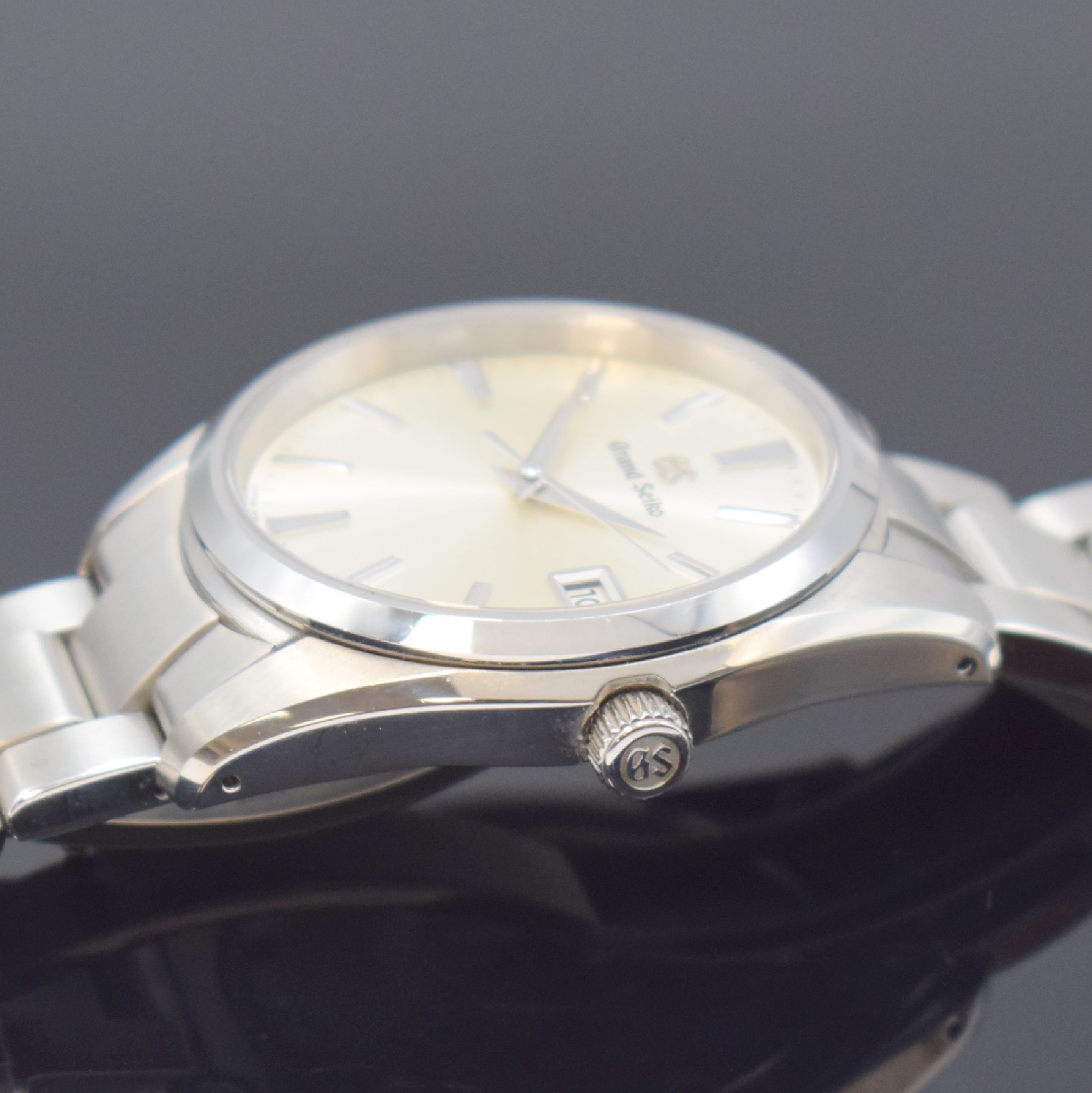 Detail c: GRAND SEIKO Herrenarmbanduhr Heritage Quartz Referenz 9F85-OACO, Japan um 2020, Edelstahlgeh. inkl. Gliederband m. Faltschl., Boden verschr., silb. ...
