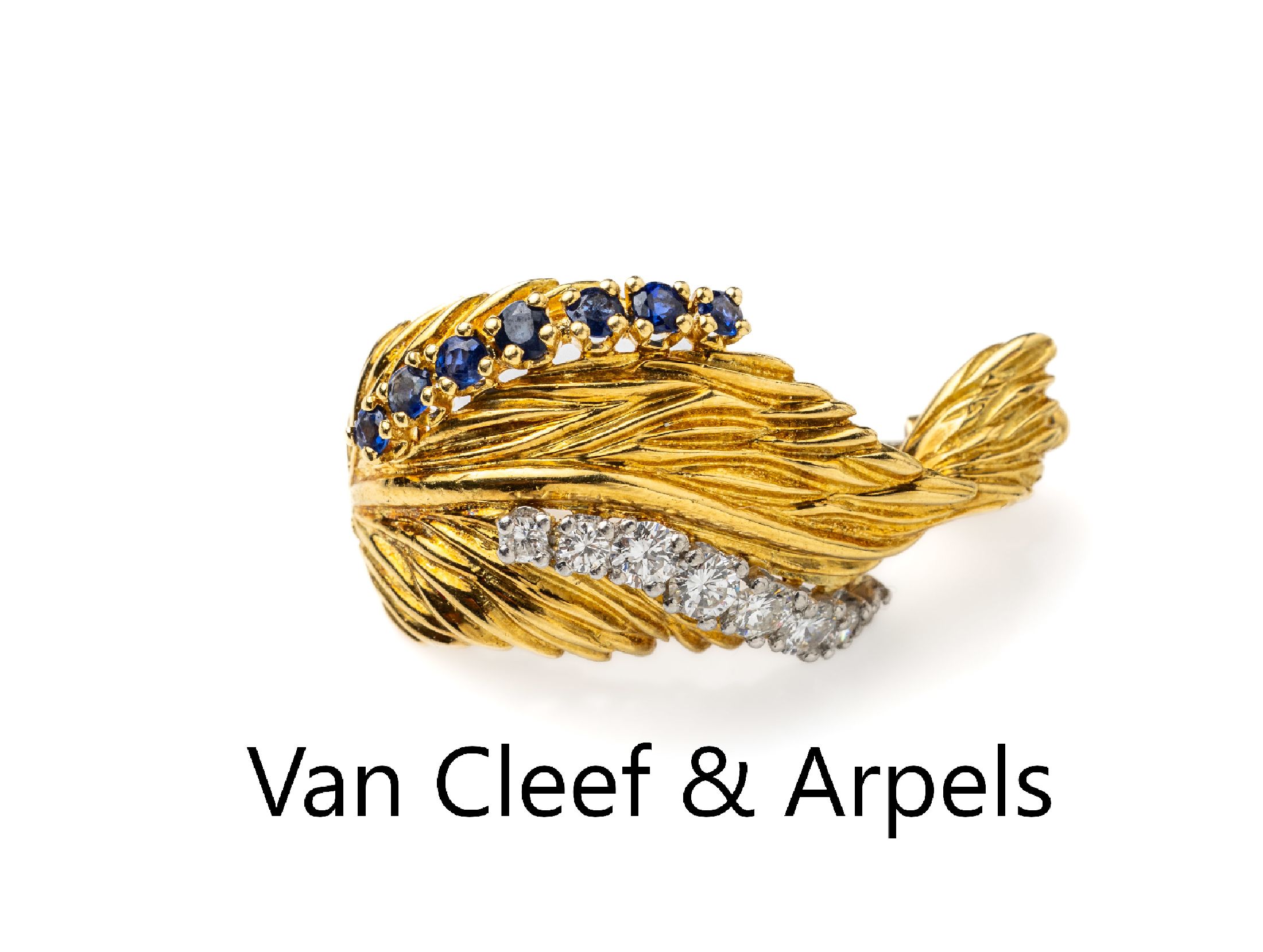 18 kt Gold VAN CLEEF & ARPELS Saphir Brillant Brosche, um 1950, GG/WG 750/000, Blüte feingrav., mit in WG gefassten 8 Brillanten zus. ca. 0.50 ct ...