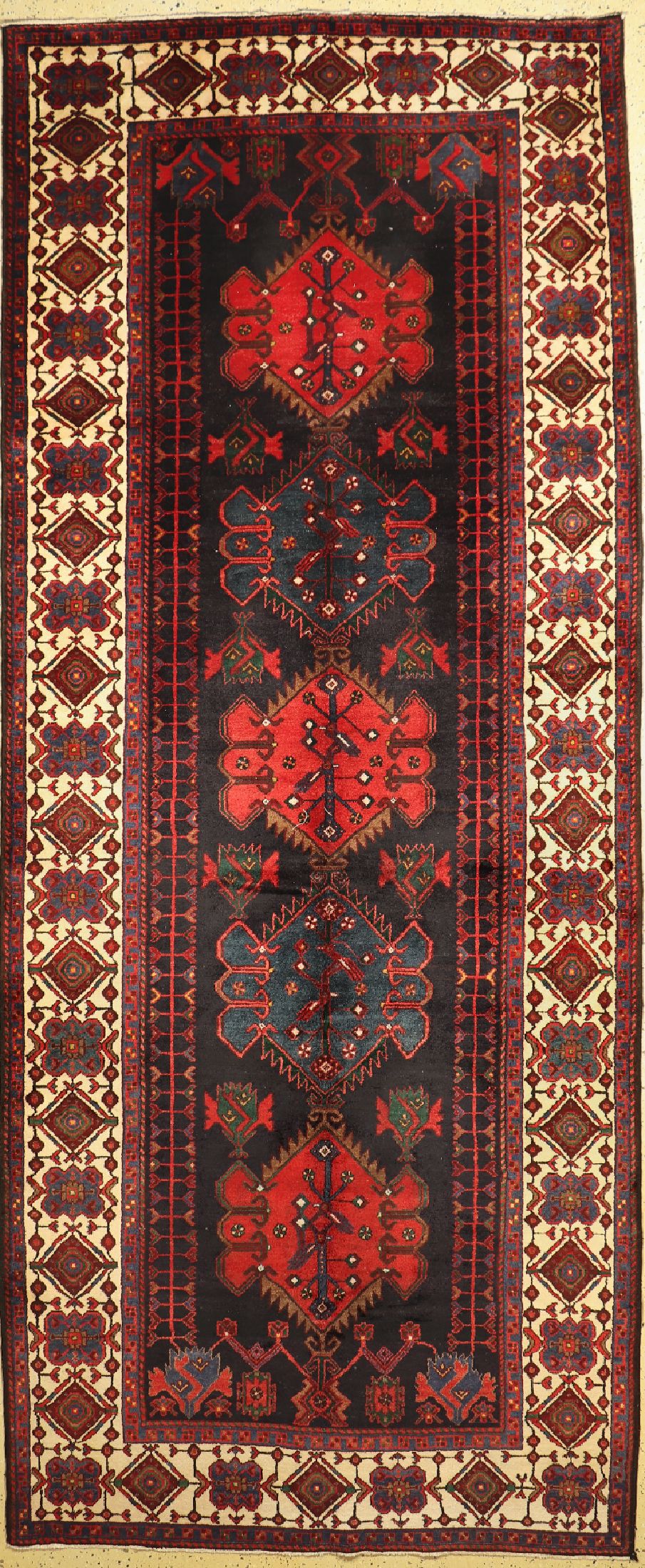 Shahsawan, Persien, um 1960, Wolle auf Baumwolle, ca. 402 x 164 cm, gereinigt, EHZ: 1-2