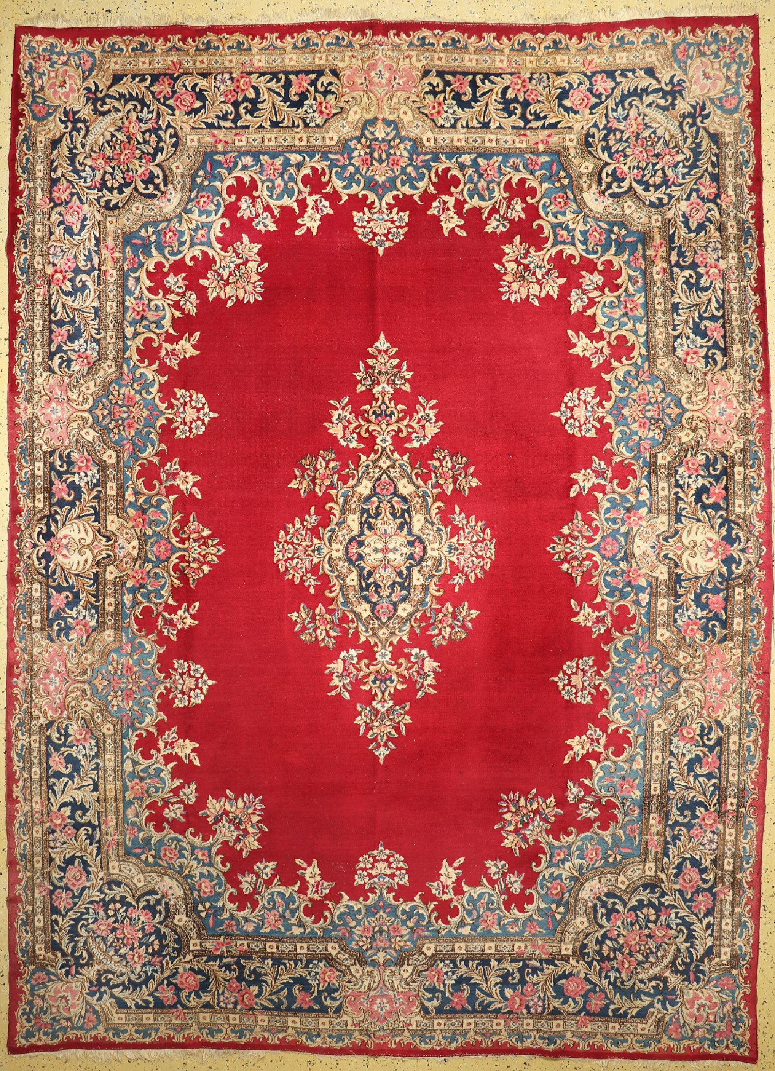 Kerman alt, Persien, um 1960, Wolle auf Baumwolle, ca. 375 x 275 cm, Mottenfraß, EHZ: 3