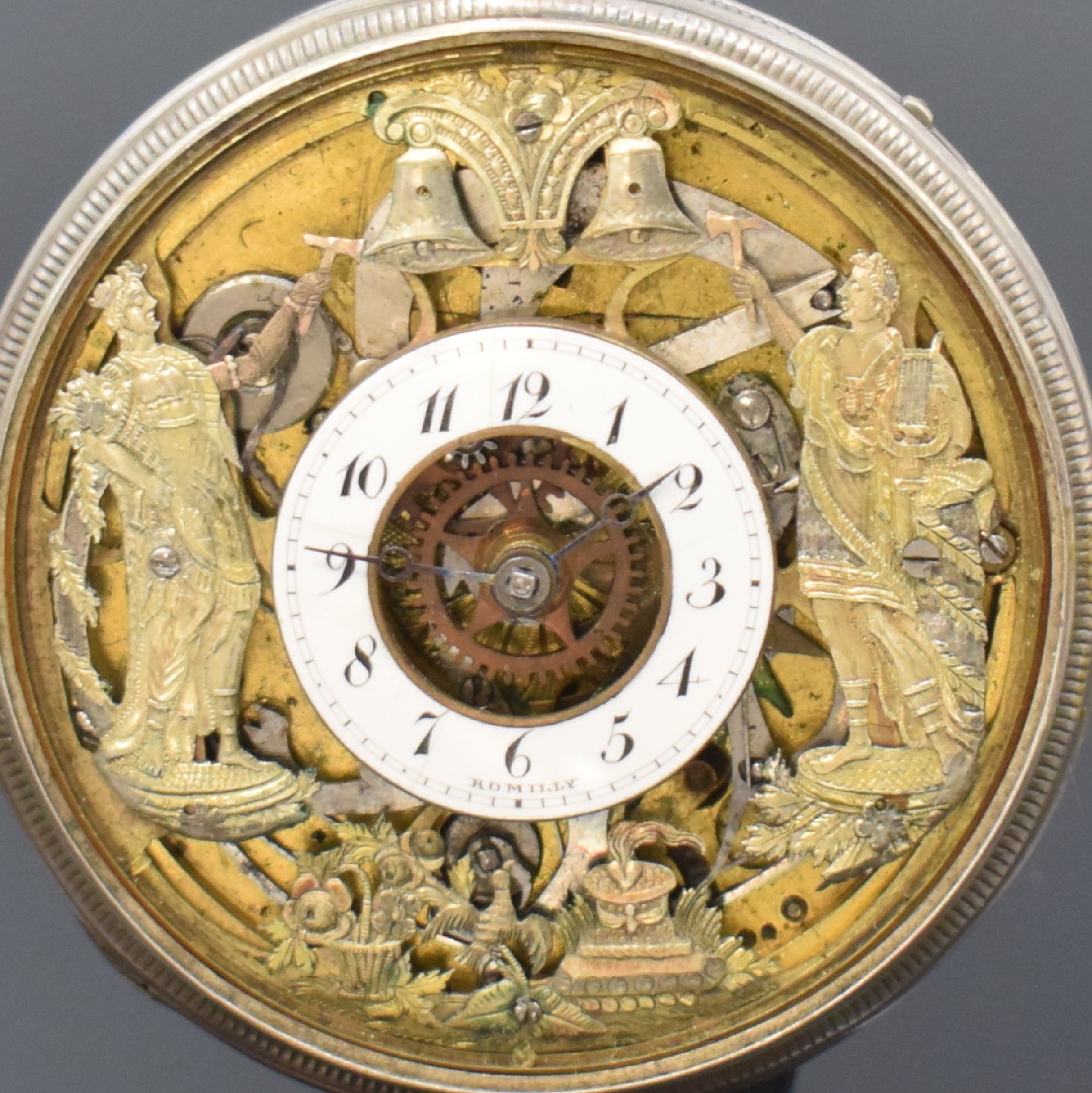 Detail a: ROMILLY et Comp. Spindeltaschenuhr mit 1/4 Stunden-Repetition und Jacquemart in Silber, Schweiz um 1820, guill. Geh., Rep.-Auslösung über Druck auf ...