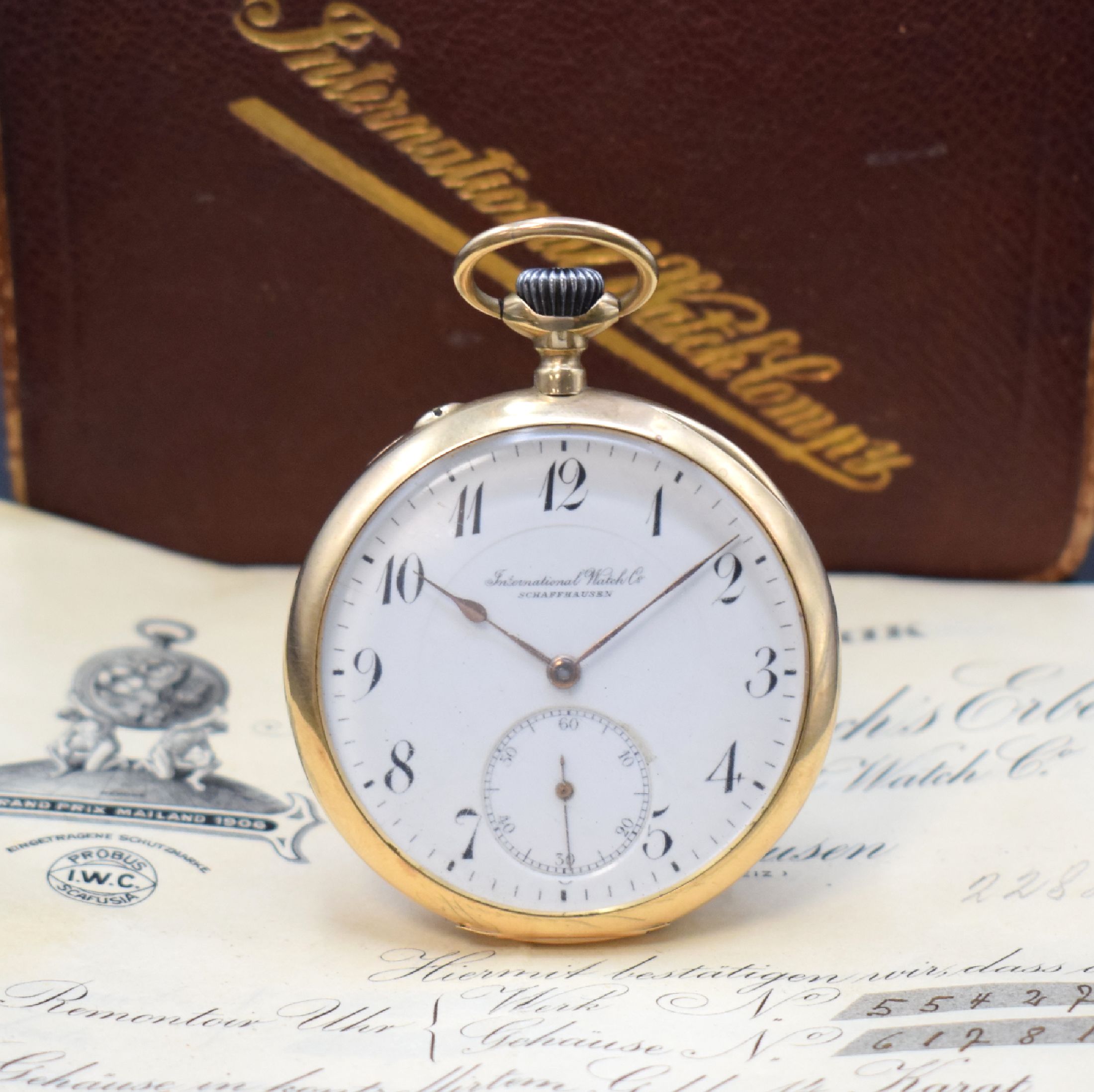 IWC offene Taschenuhr in GG 585/000 mit Garantieschein und Etui, Schweiz um 1912, Geh. dell., guill. Rückdeckel m. Monogramm, Goldcuvette, ...