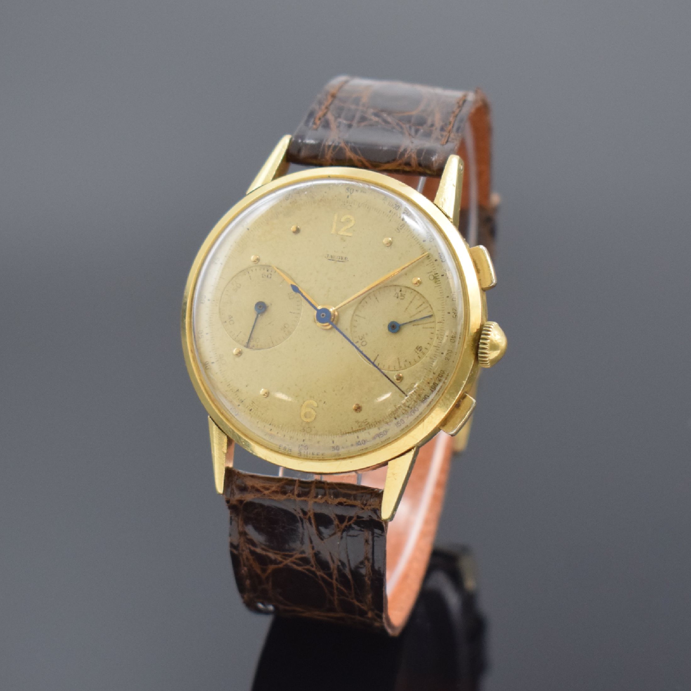 JAEGER Herrenarmbanduhr mit Schaltradchronograph in GG 750/000, Schweiz um 1940, Handaufzug, Boden aufgedr., unsign. Geh. dell., silb. Zifferbl. ...