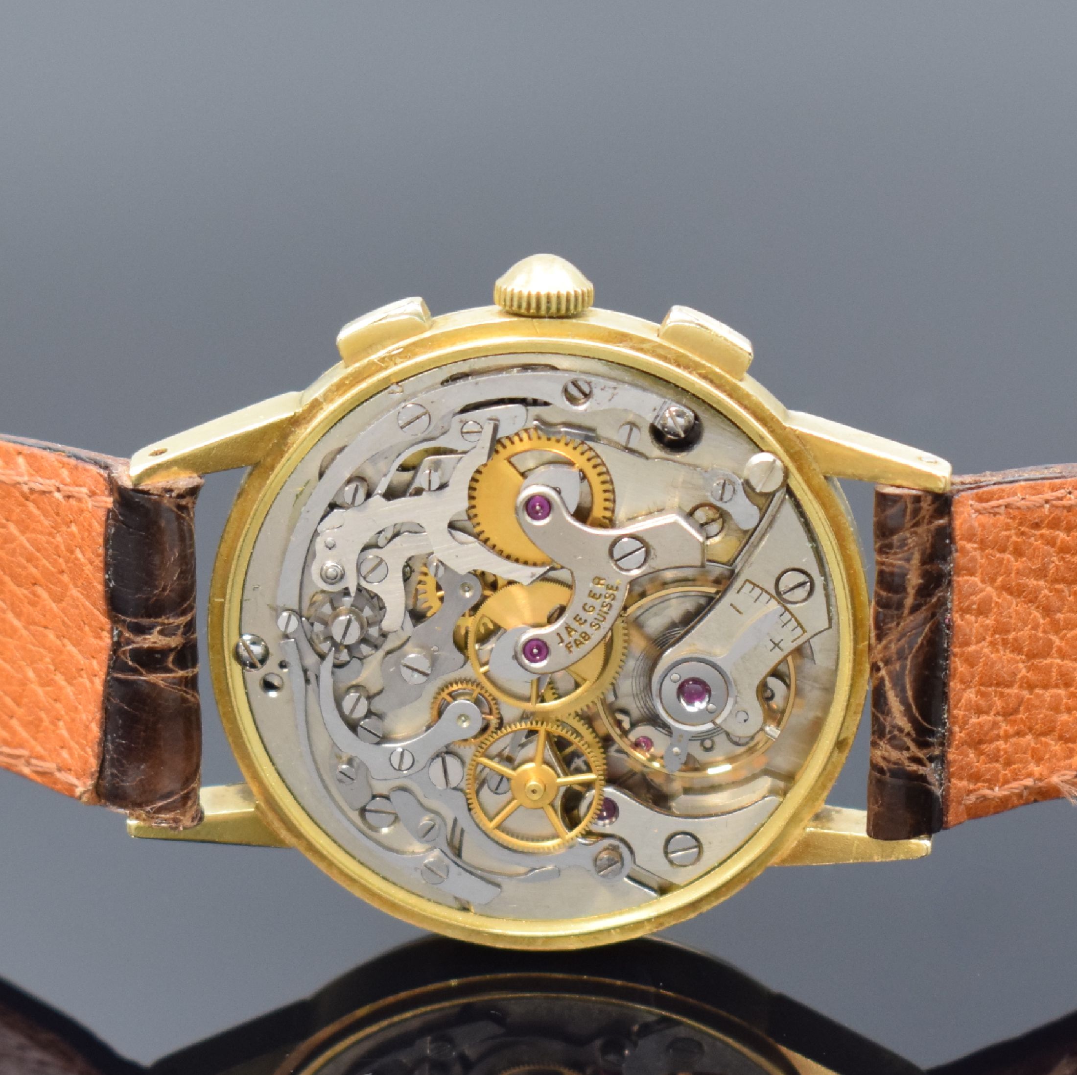 Detail e: JAEGER Herrenarmbanduhr mit Schaltradchronograph in GG 750/000, Schweiz um 1940, Handaufzug, Boden aufgedr., unsign. Geh. dell., silb. Zifferbl. ...
