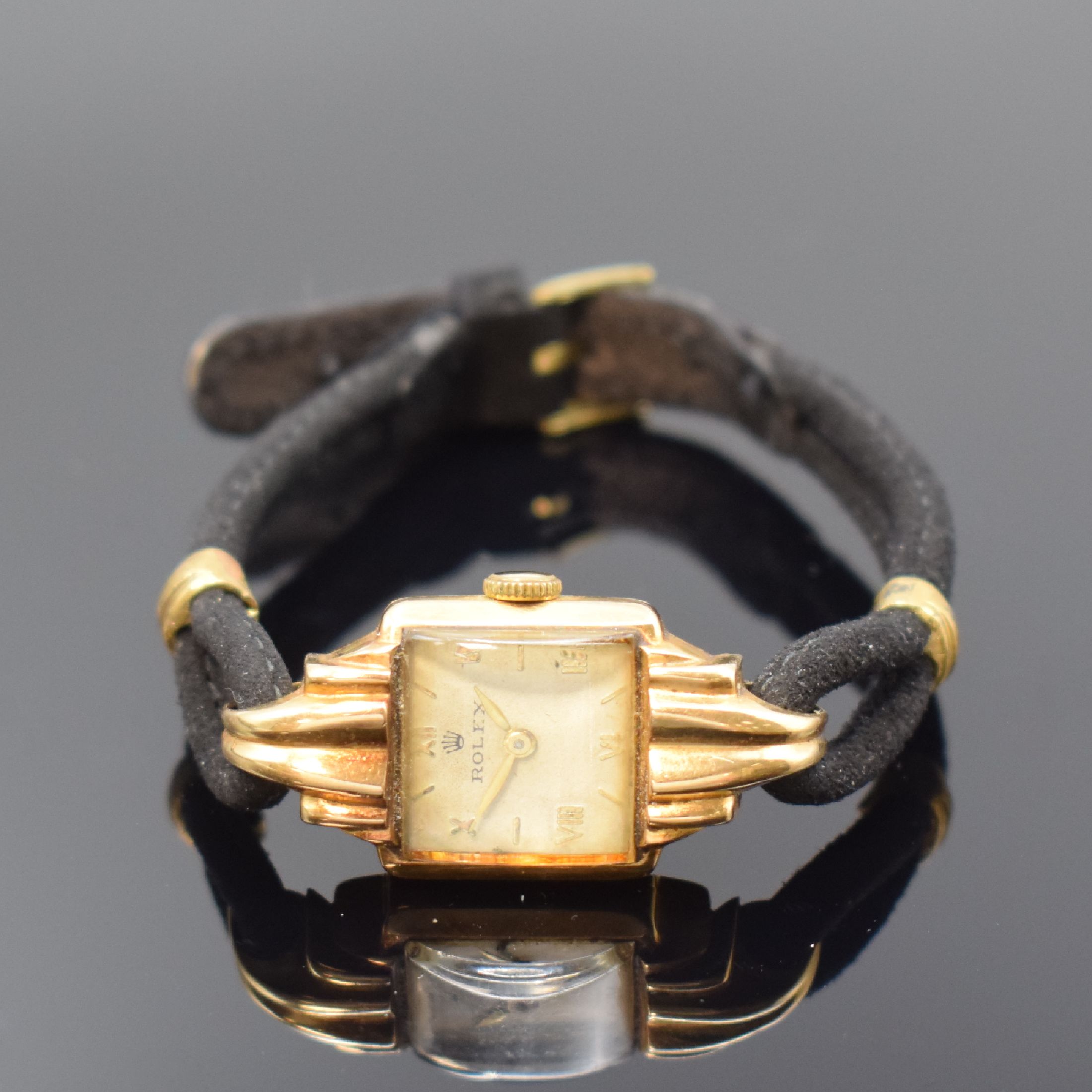 ROLEX Precision Damenarmbanduhr in RoseG 750/000, Schweiz um 1946, Handaufzug, Boden aufgedr., Stoffband, silb. Zifferbl. rest. u. altersbed. pat., ...