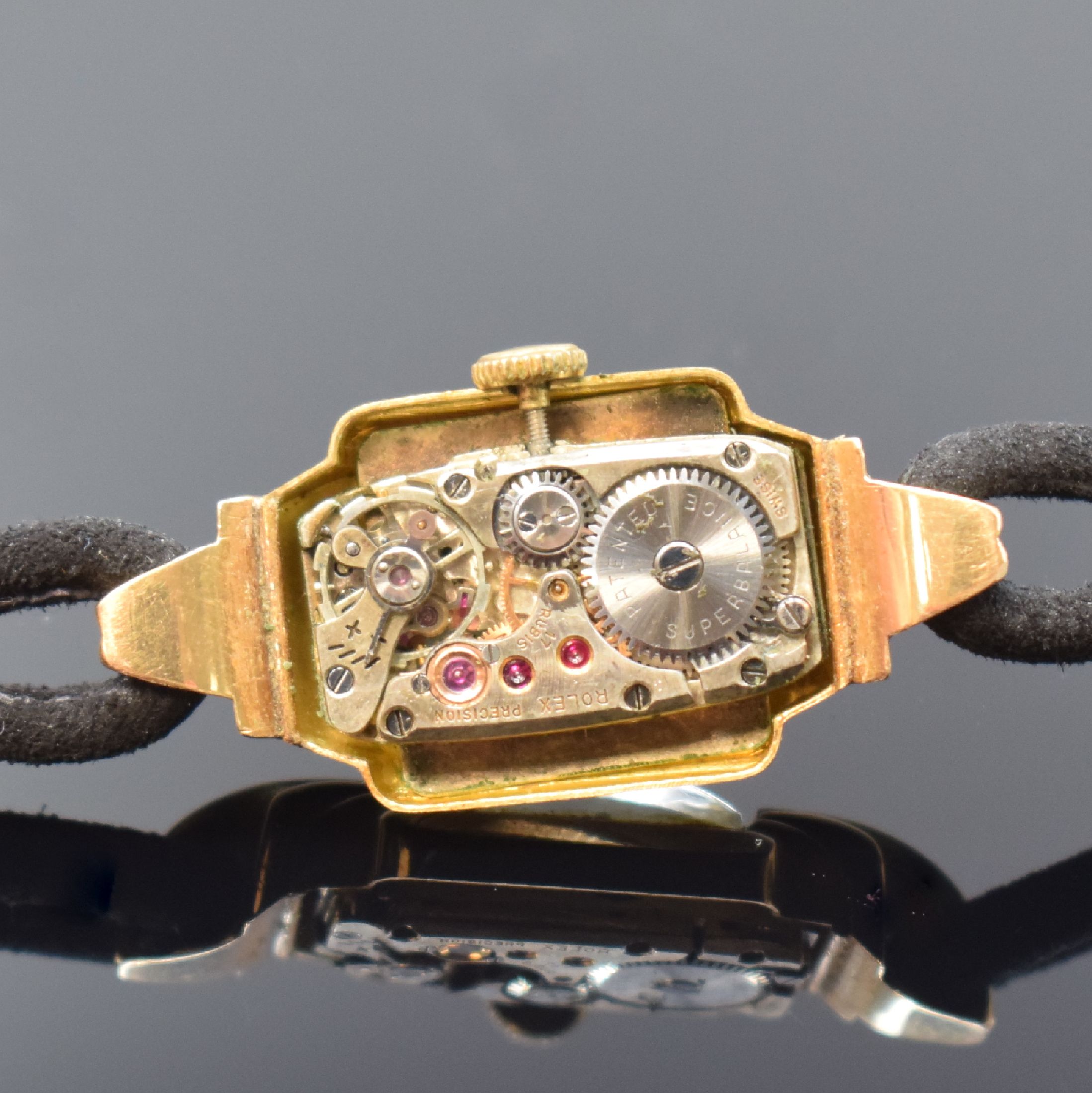 Detail e: ROLEX Precision Damenarmbanduhr in RoseG 750/000, Schweiz um 1946, Handaufzug, Boden aufgedr., Stoffband, silb. Zifferbl. rest. u. altersbed. pat., ...