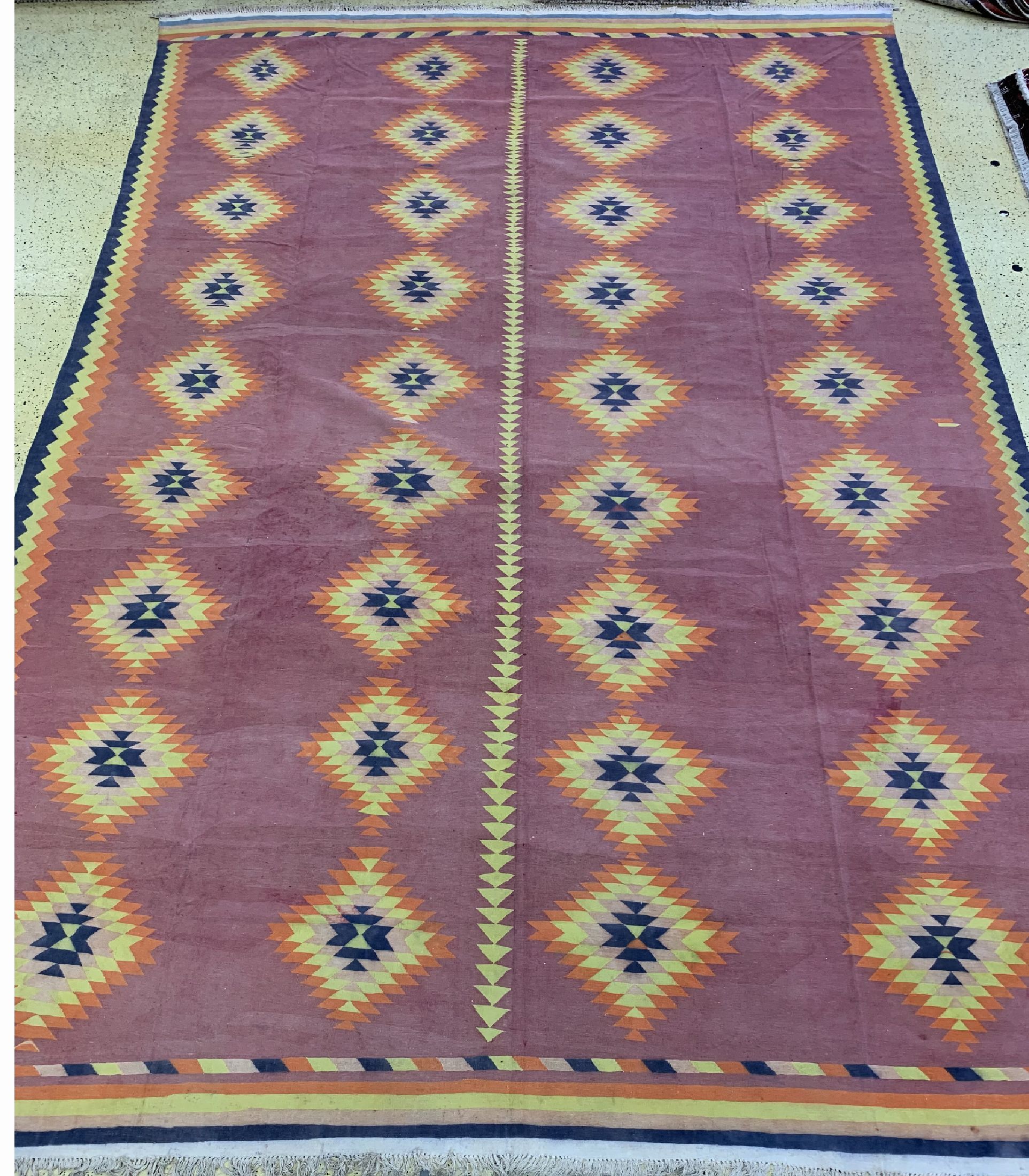 Duri Kelim, Indien, um 1950, merzerisierte Baumwolle, ca. 605 x 425 cm, EHZ: 2(verschmutzt)