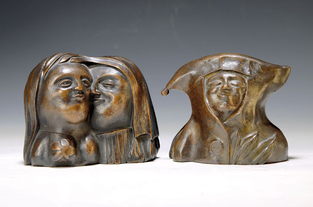 Gertrud Boernieck, 1931-2017 Köln, 2 Bronzeskulpturen: Eulenspiegelkopf, rückseitig mit zweitem Gesicht, sign. G. Boe, num. 5/30, H. ca. 10cm; ...