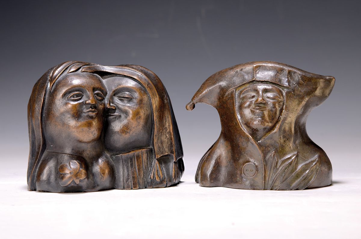 Detail k: Gertrud Boernieck, 1931-2017 Köln, 2 Bronzeskulpturen: Eulenspiegelkopf, rückseitig mit zweitem Gesicht, sign. G. Boe, num. 5/30, H. ca. 10cm; ...