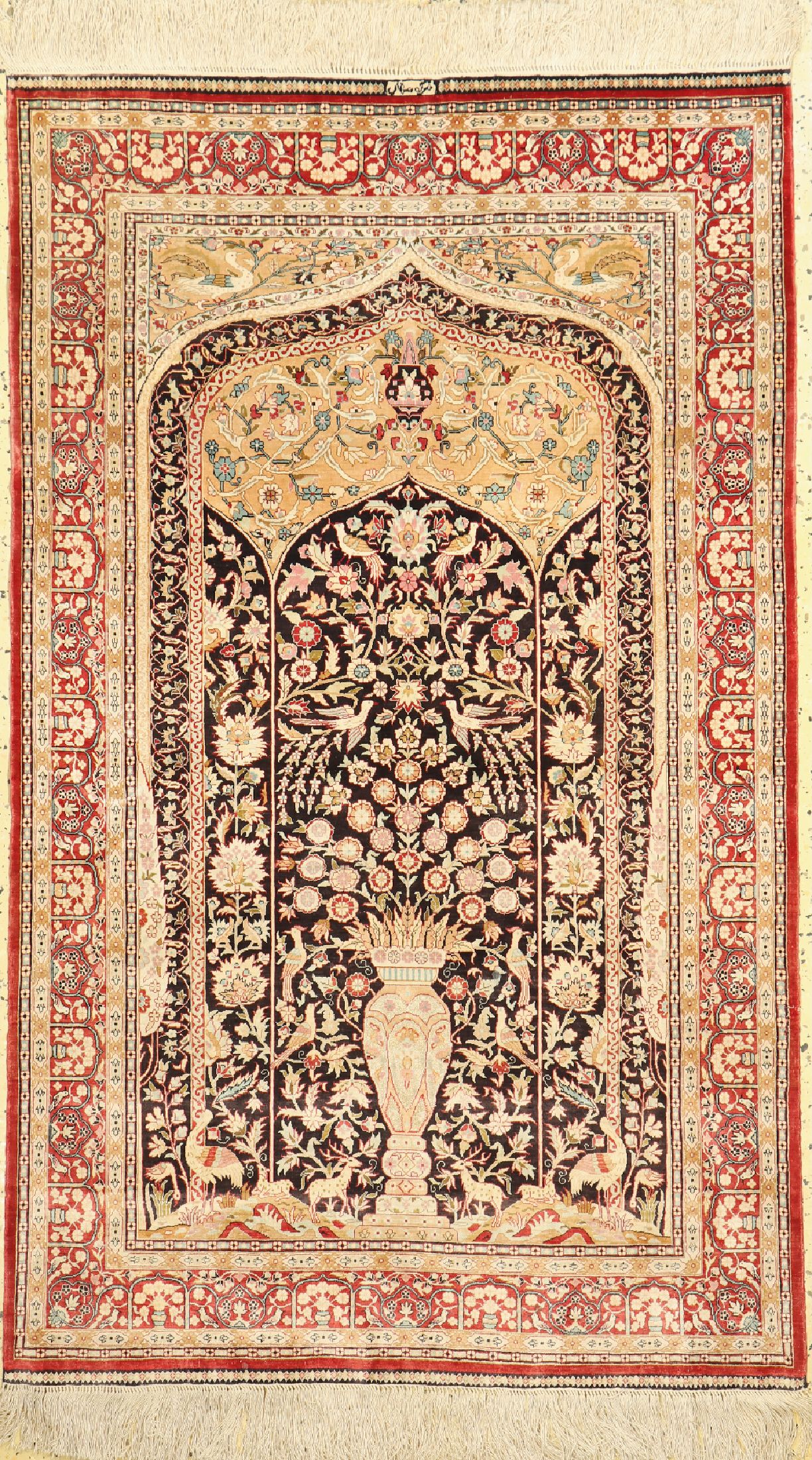 Hereke Seide fein, China ca. 40 Jahre, reine Naturseide (Metallbroschiert), ca. 153 x 94 cm, EHZ 1-2