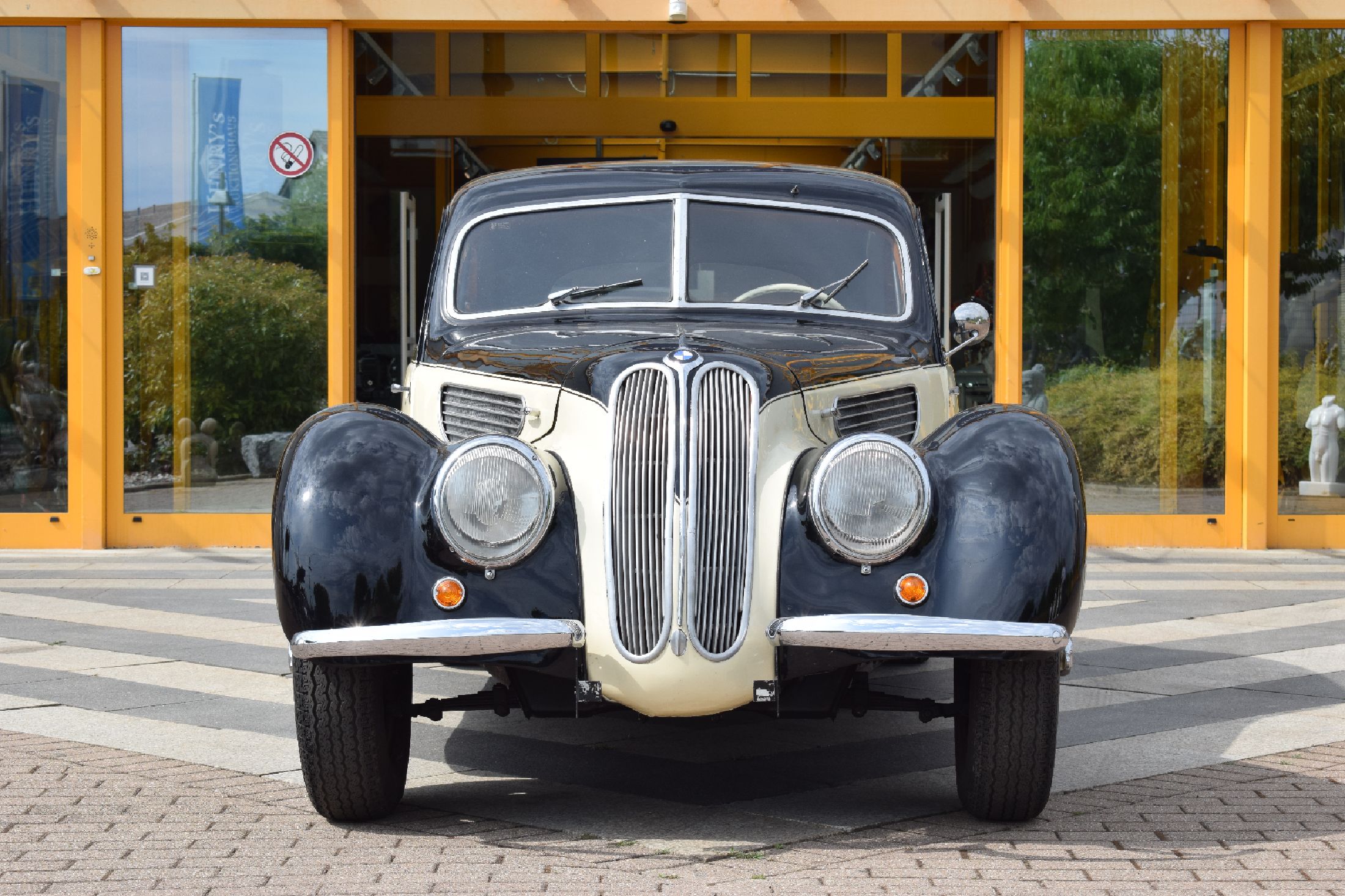 Detail a: BMW 327/8 Coupé, Fahrgestellnummer: 74293, EZ 07/1938, Laufleistung ca. 96.000 km abgelesen, 59 kW/ 80 PS, Schaltgetriebe, Farbkombination außen ...