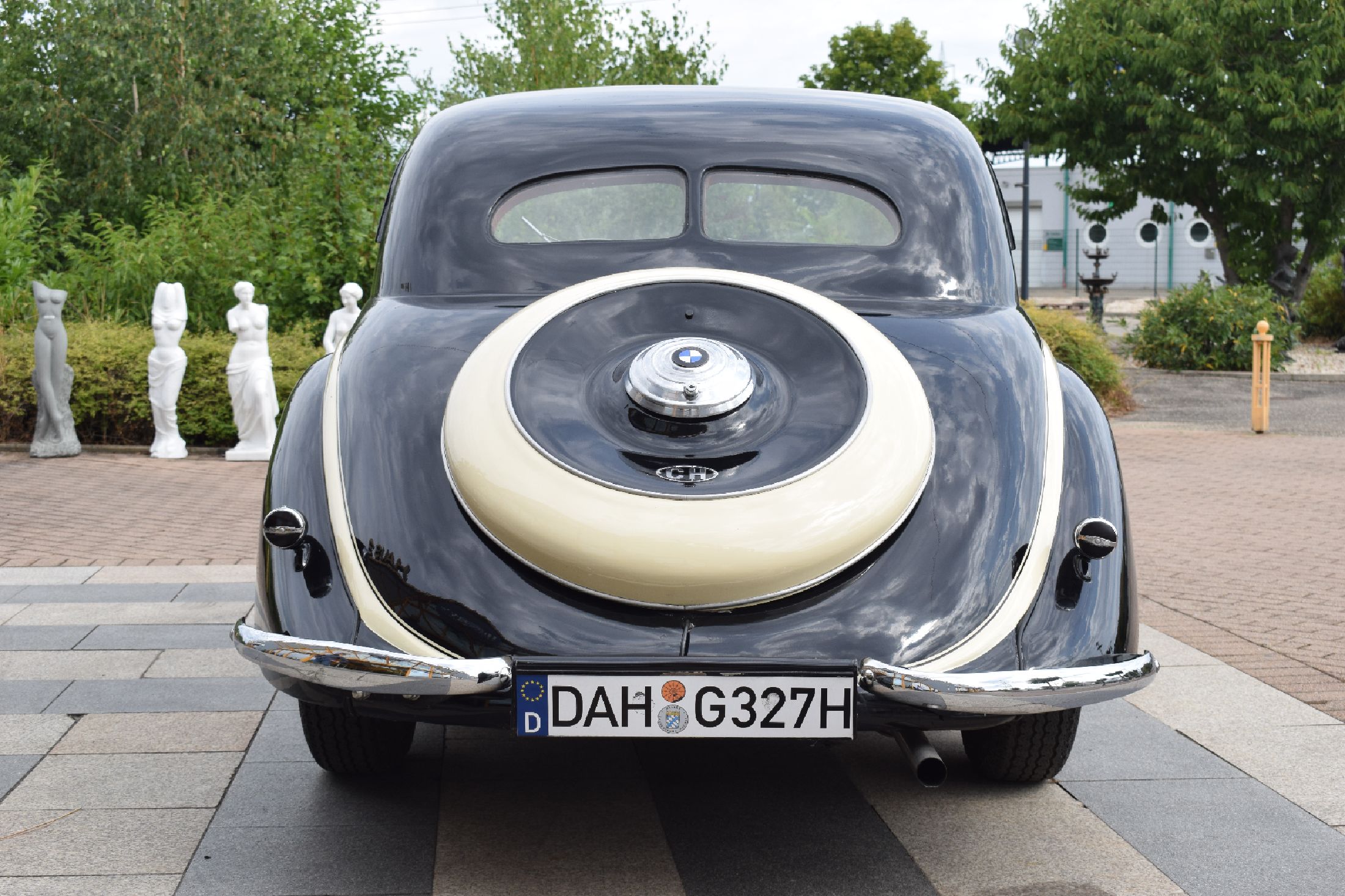 Detail c: BMW 327/8 Coupé, Fahrgestellnummer: 74293, EZ 07/1938, Laufleistung ca. 96.000 km abgelesen, 59 kW/ 80 PS, Schaltgetriebe, Farbkombination außen ...