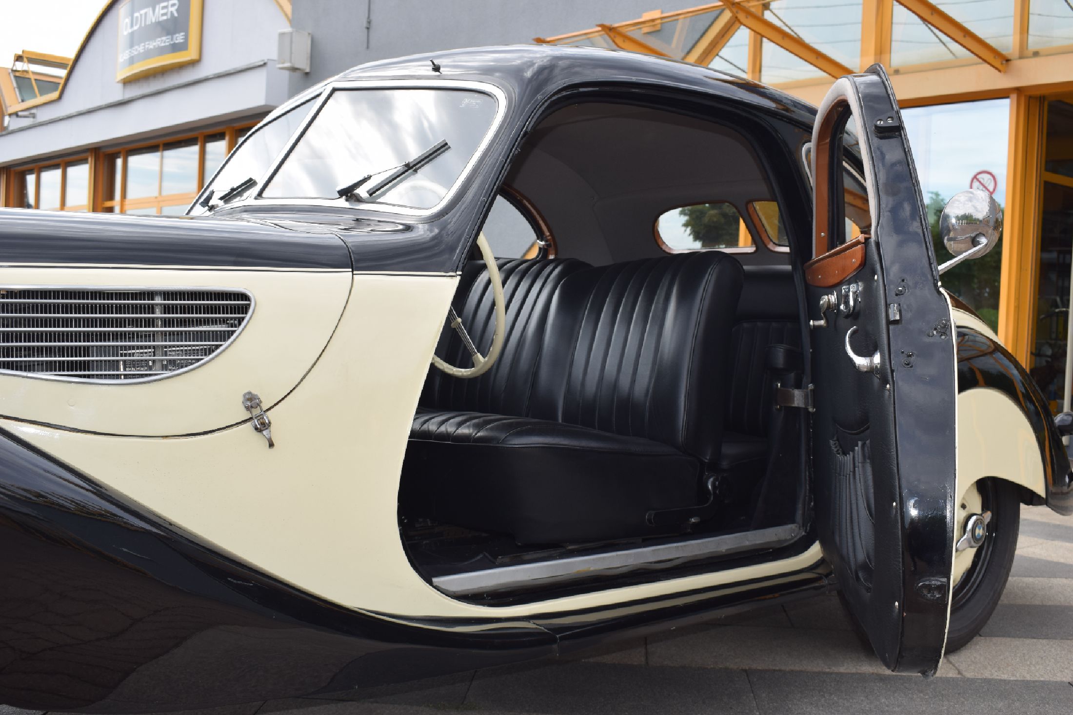 Detail d: BMW 327/8 Coupé, Fahrgestellnummer: 74293, EZ 07/1938, Laufleistung ca. 96.000 km abgelesen, 59 kW/ 80 PS, Schaltgetriebe, Farbkombination außen ...