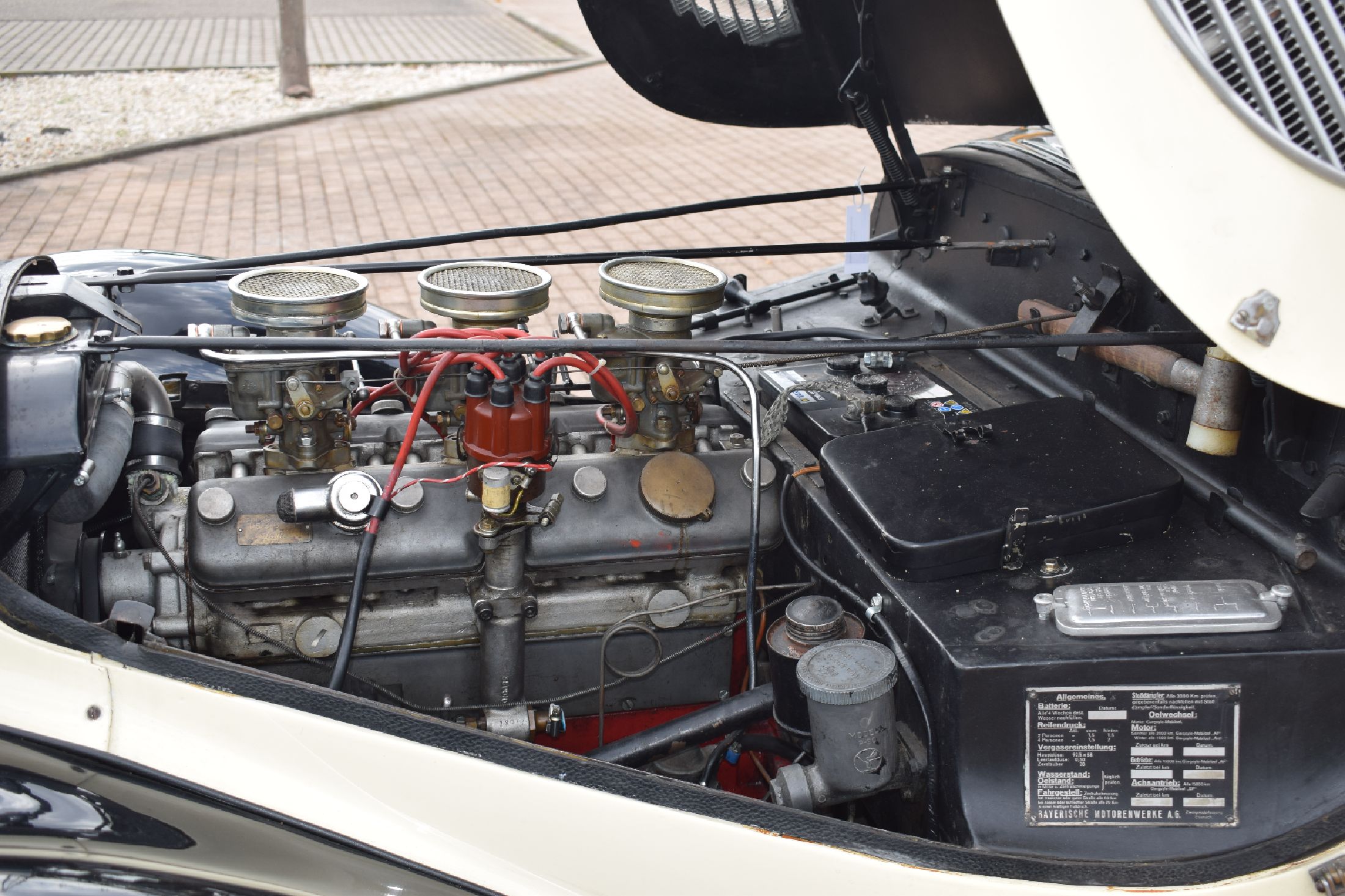Detail j: BMW 327/8 Coupé, Fahrgestellnummer: 74293, EZ 07/1938, Laufleistung ca. 96.000 km abgelesen, 59 kW/ 80 PS, Schaltgetriebe, Farbkombination außen ...