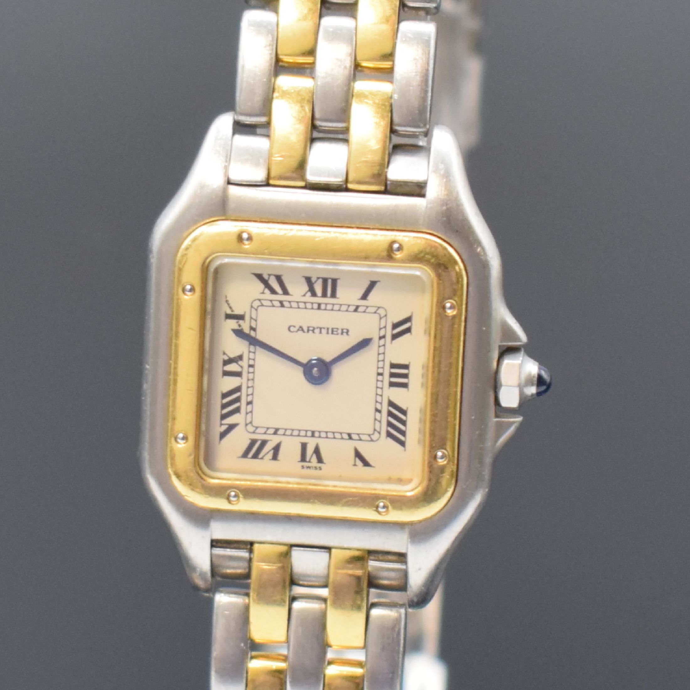 Detail a: CARTIER Panthere Damenarmbanduhr in Stahl/Gold Referenz 1120, Schweiz um 1990, quarz, Boden 8-fach verschr., Schmuckkrone, orig. Gliederband m. dopp. ...