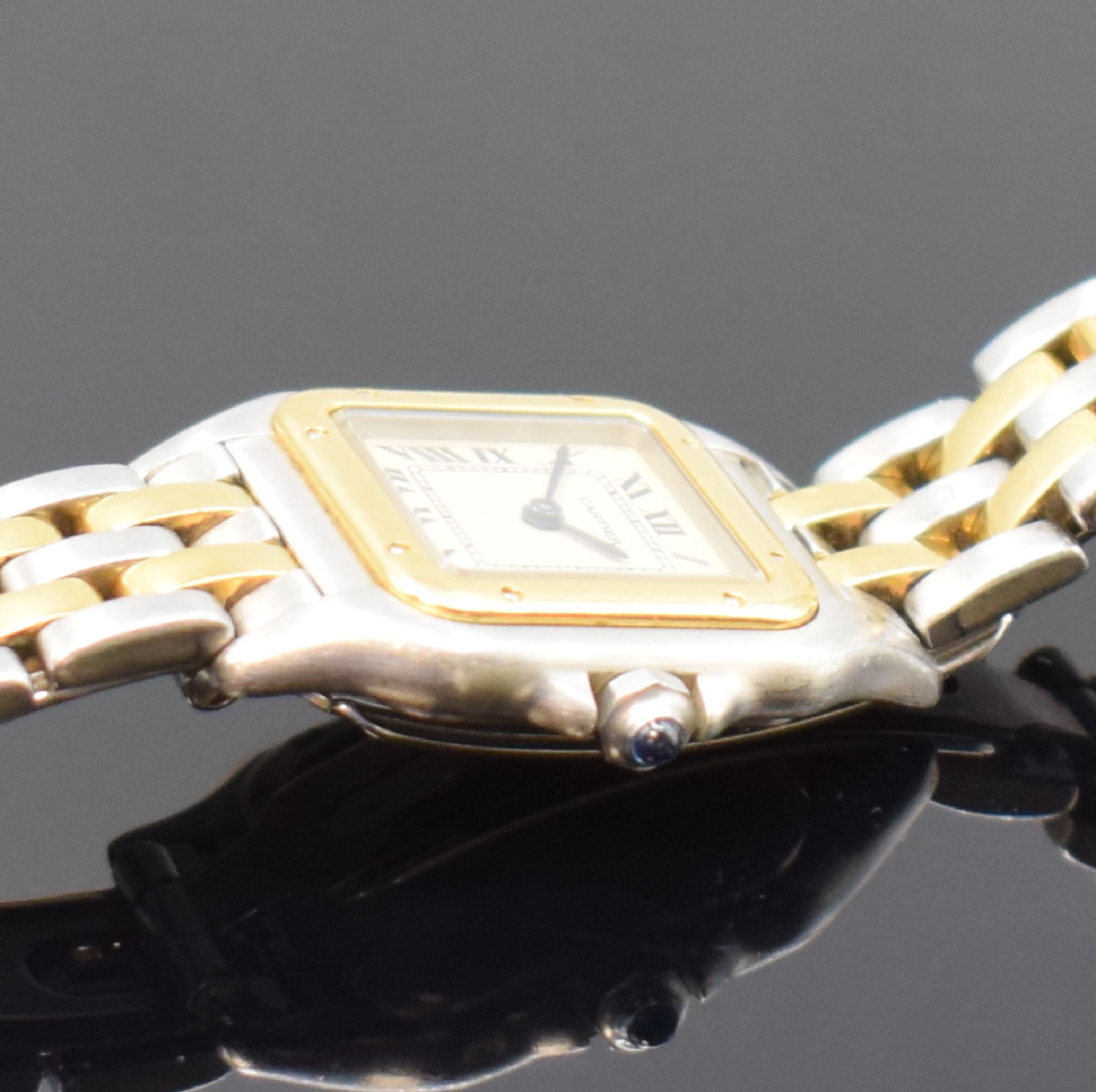 Detail c: CARTIER Panthere Damenarmbanduhr in Stahl/Gold Referenz 1120, Schweiz um 1990, quarz, Boden 8-fach verschr., Schmuckkrone, orig. Gliederband m. dopp. ...