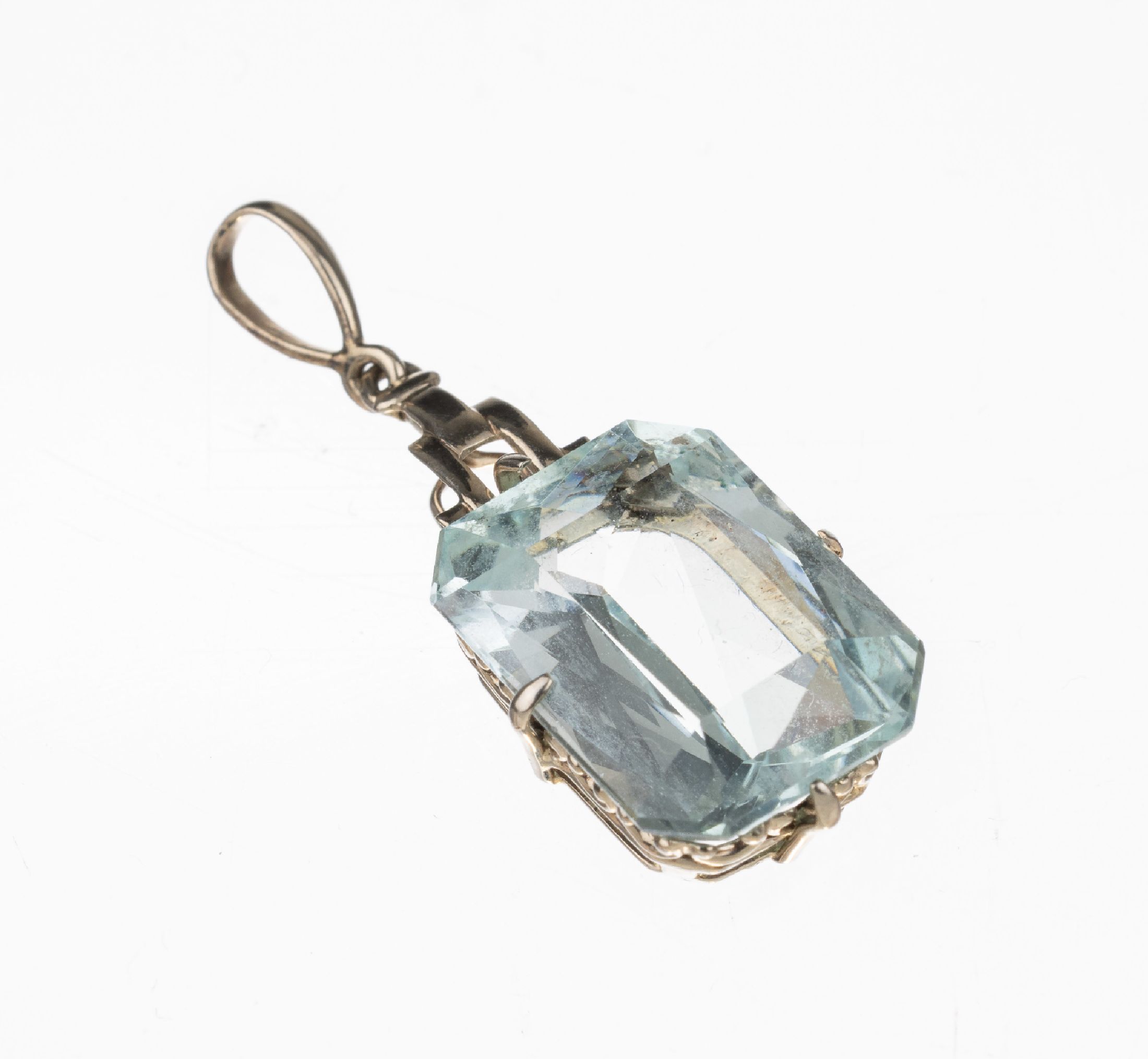 14 kt Gold Aquamarin Anhänger, um 1920, WG 585/000, facett. Aquamarin ca. 4.00 ct, mit Unterkaderung, (Aquamarin muss nachgefasst werden)
