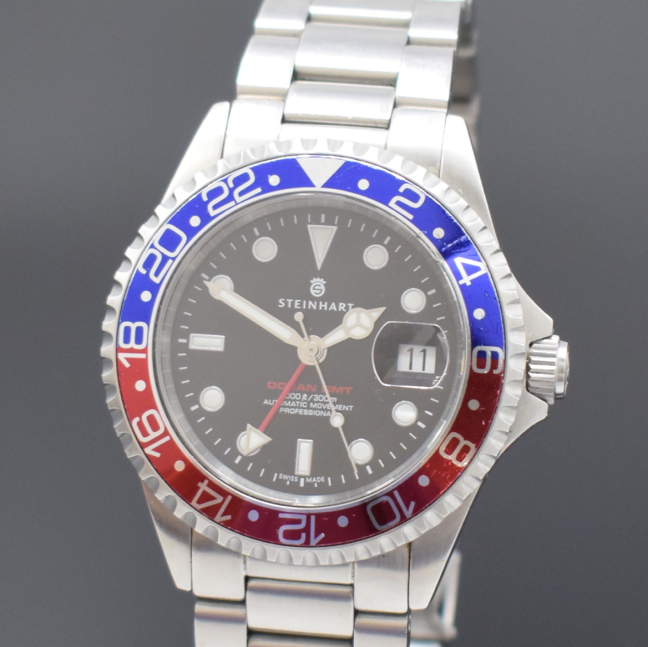 Detail a: STEINHART Ocean GMT 300M Herrenarmbanduhr, Schweiz um 2016, Automatik, verschr. Gehäuse in Edelstahl inkl. orig. Gliederband m. Faltschl., schwarzes ...