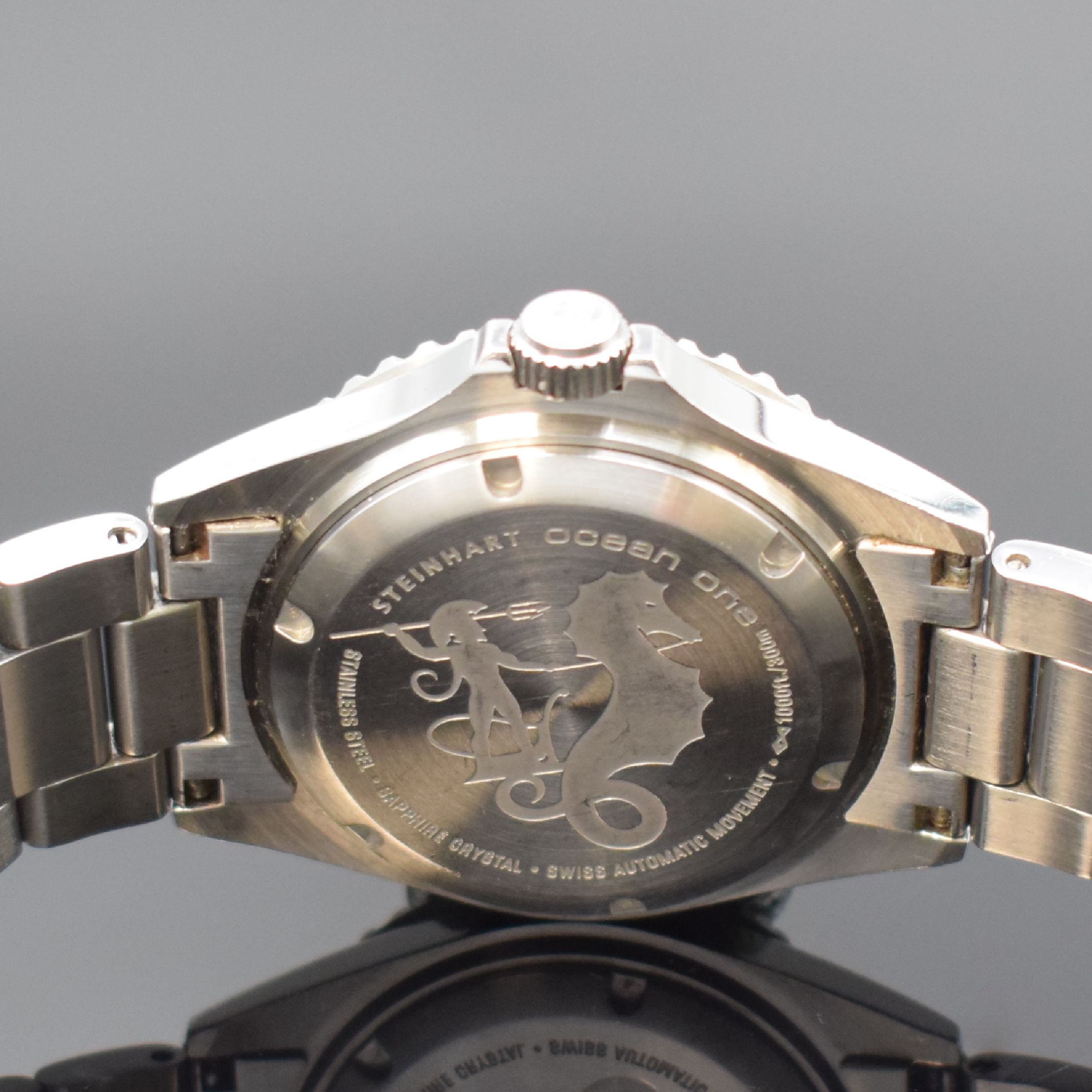Detail d: STEINHART Ocean GMT 300M Herrenarmbanduhr, Schweiz um 2016, Automatik, verschr. Gehäuse in Edelstahl inkl. orig. Gliederband m. Faltschl., schwarzes ...