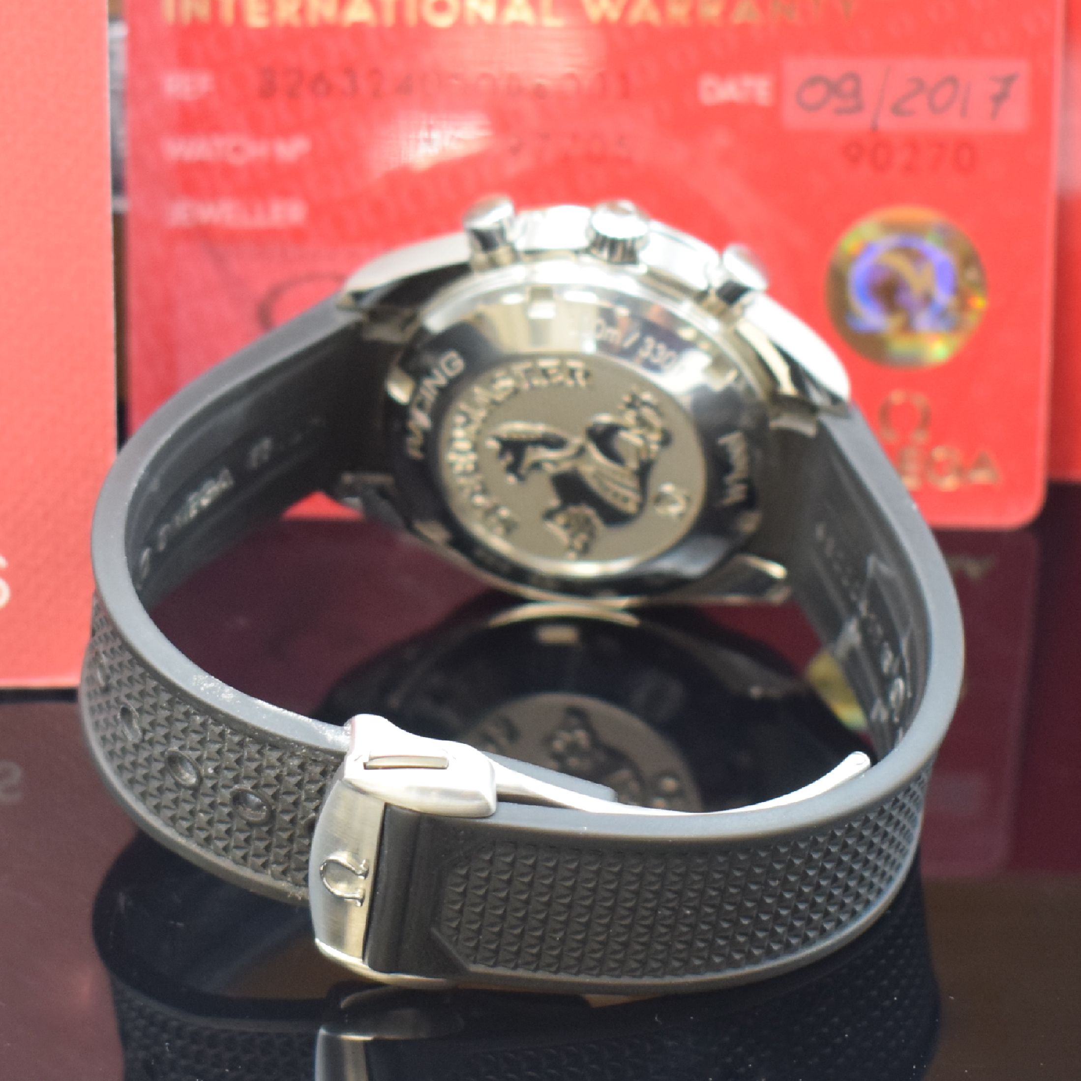 Detail b: OMEGA Armbandchronograph Speedmaster Racing Referenz 326.32.40.50.06.001, Automatik, Edelstahlgeh. inkl. orig. Kautschukband m. Faltschl., verschr. ...