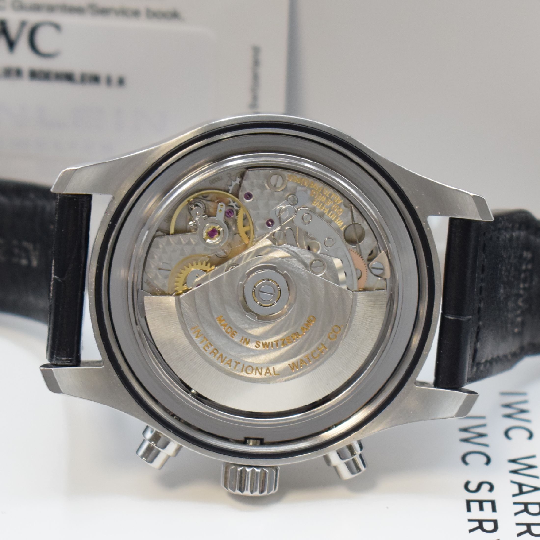 Detail f: IWC Armbandchronograph "Fliegeruhr" Referenz IW377701, Automatik, Edelstahlgeh. inkl. orig. Lederband m. orig. Dornschl., Boden und Krone ...