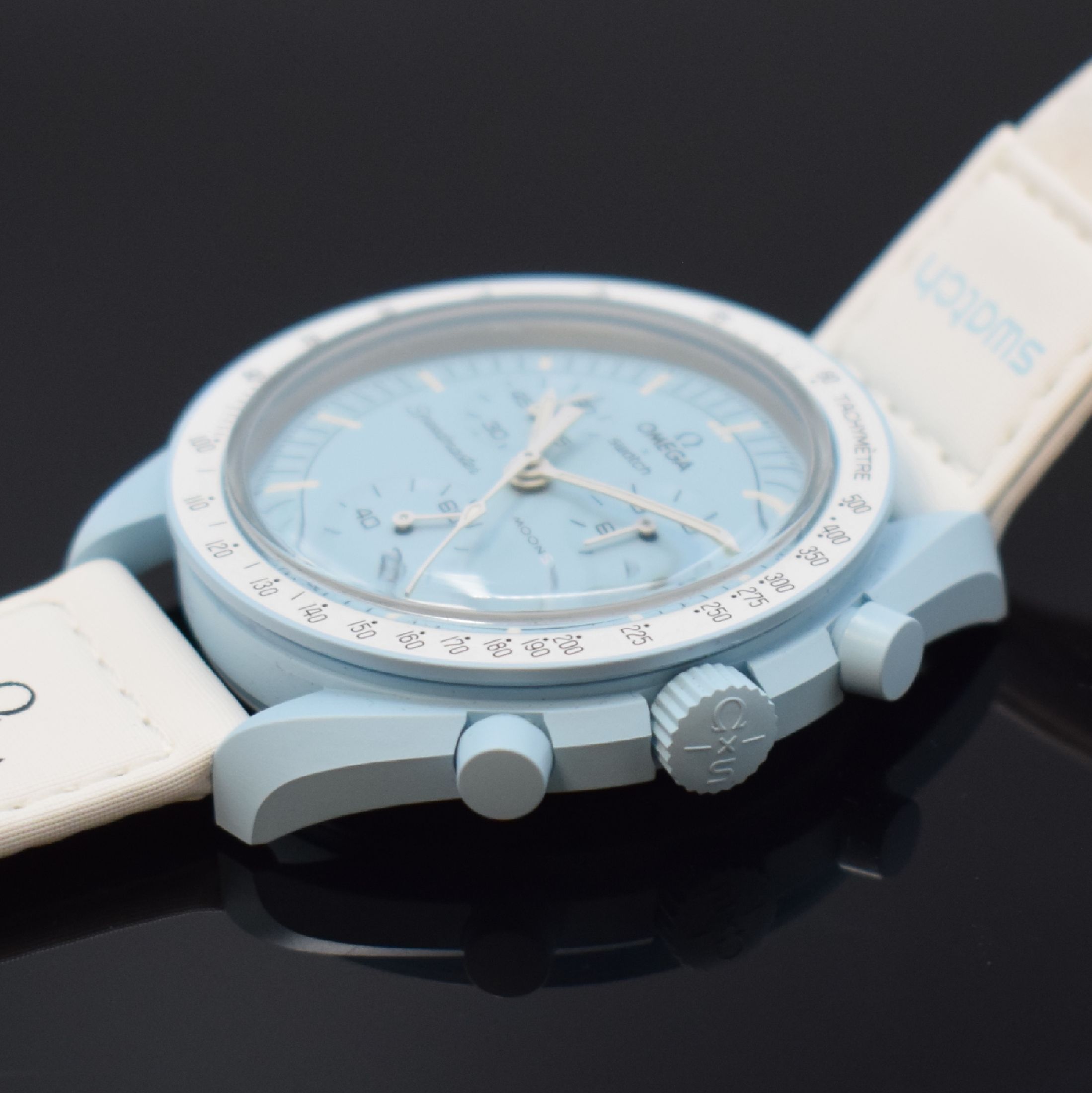 Detail c: OMEGA / SWATCH Speedmaster Moonswatch Mission to Uranus Armbandchronograph in Bioceramic, Schweiz verk. 10/2022, quarz, hellblaues Geh. u. Zifferbl., ...