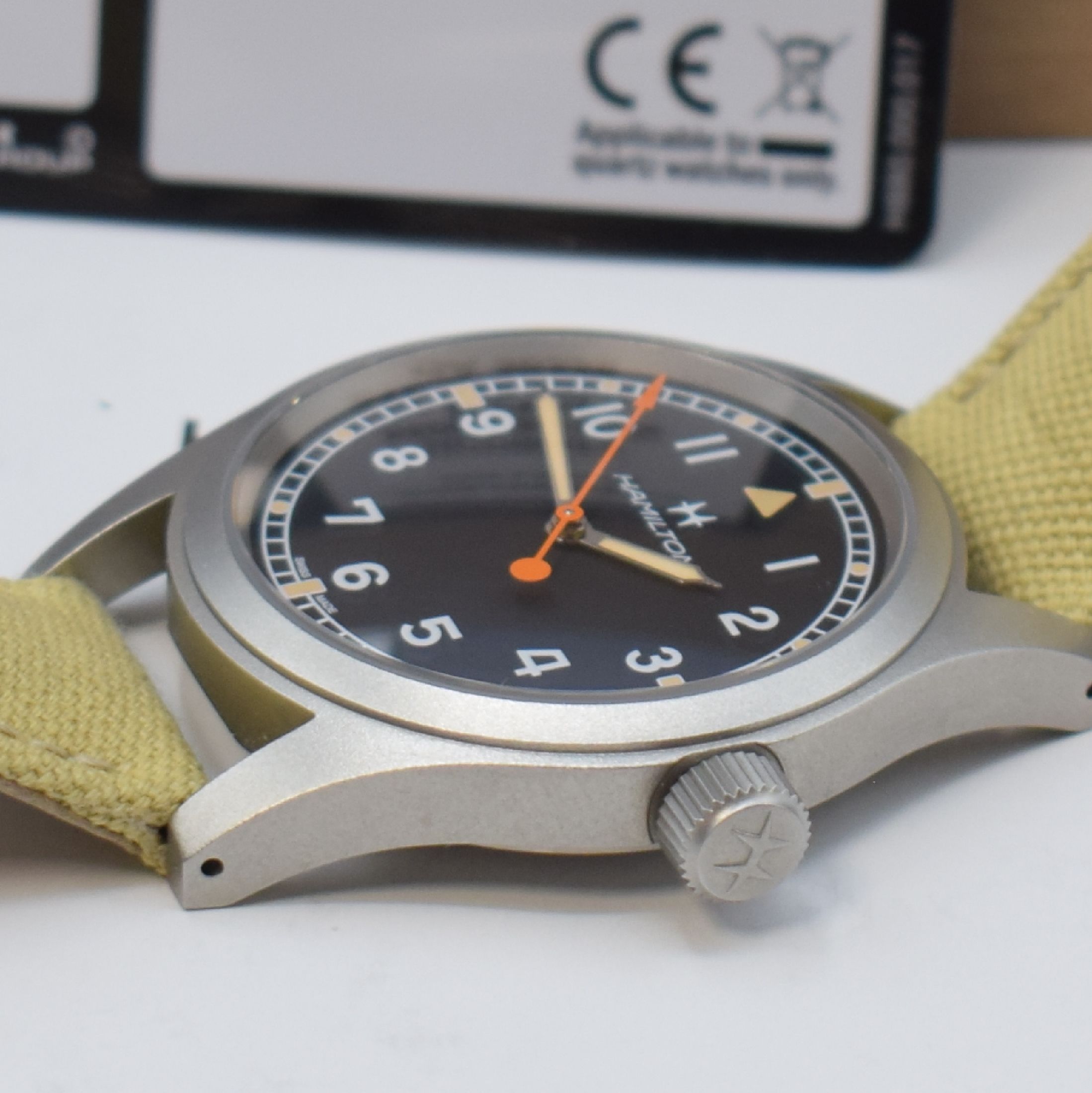 Detail c: HAMILTON Khaki Field to 1000 limited Edition For Hodinkee, Schweiz um 2022, Handaufzug, Referenz H894690, matt. Geh., Boden verschr., orig. Lederband ...