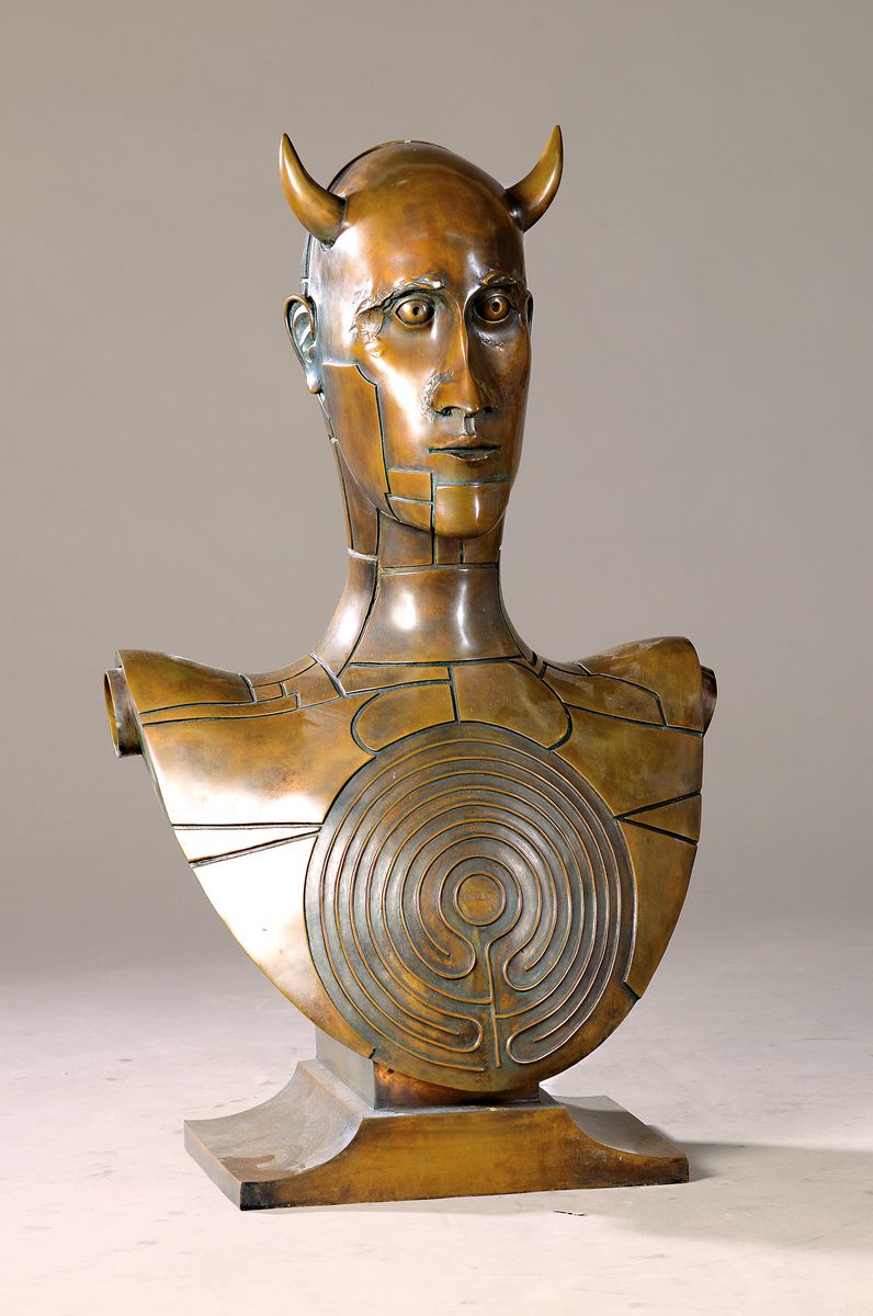 Paul Wunderlich, 1927-2010, Büste des Minotaurus, große Bronzeskulptur, signiert, num. 37/150, H. ca. 90cm, mit Zertifikat