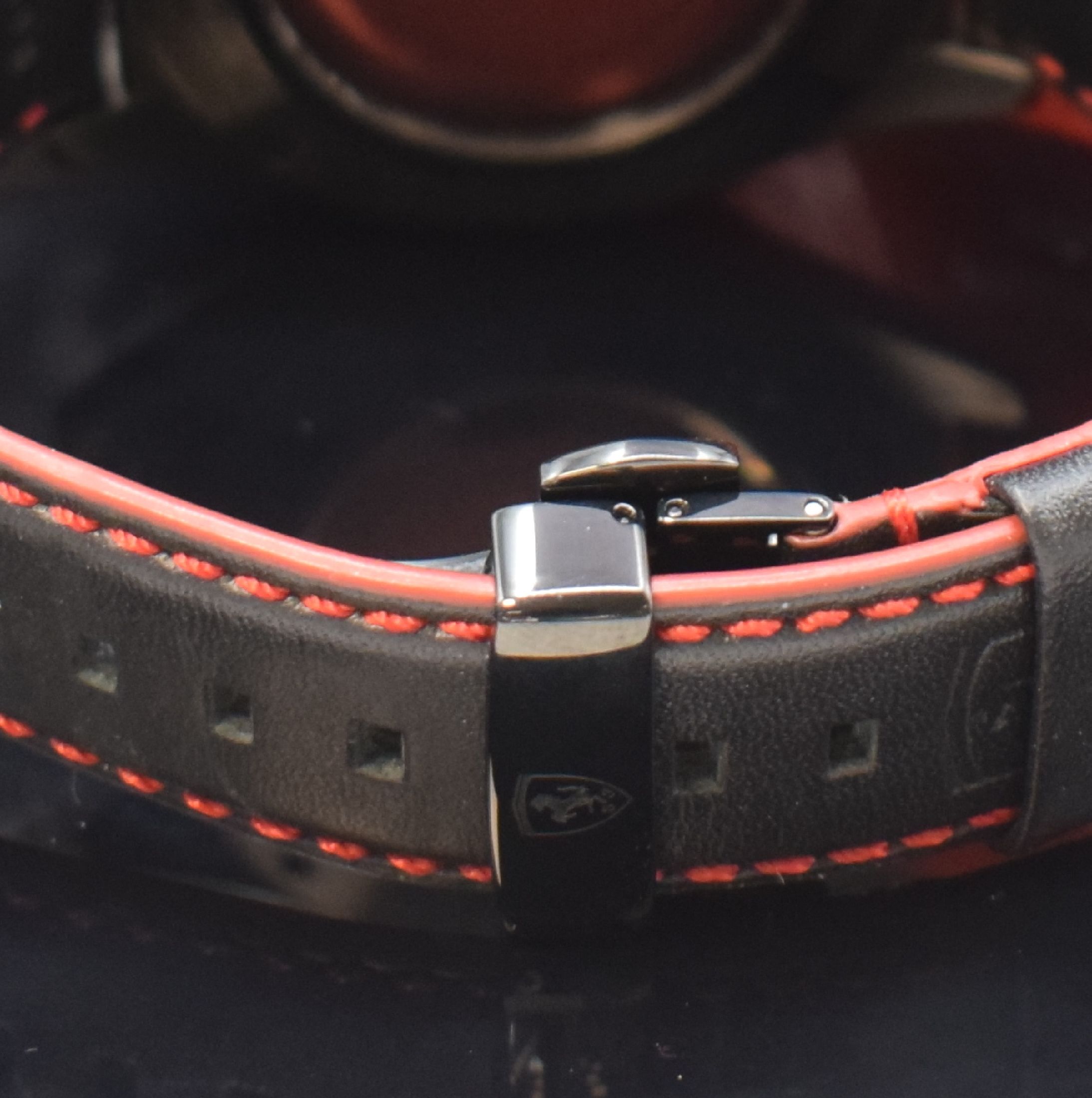 Detail b: PILOTA Scuderia Ferrarri auf 399 Stück limitierter Armbandchronograph, Schweiz akt. Produktion, Automatik, beids. vergl., schwarz beschichtetes Geh. ...