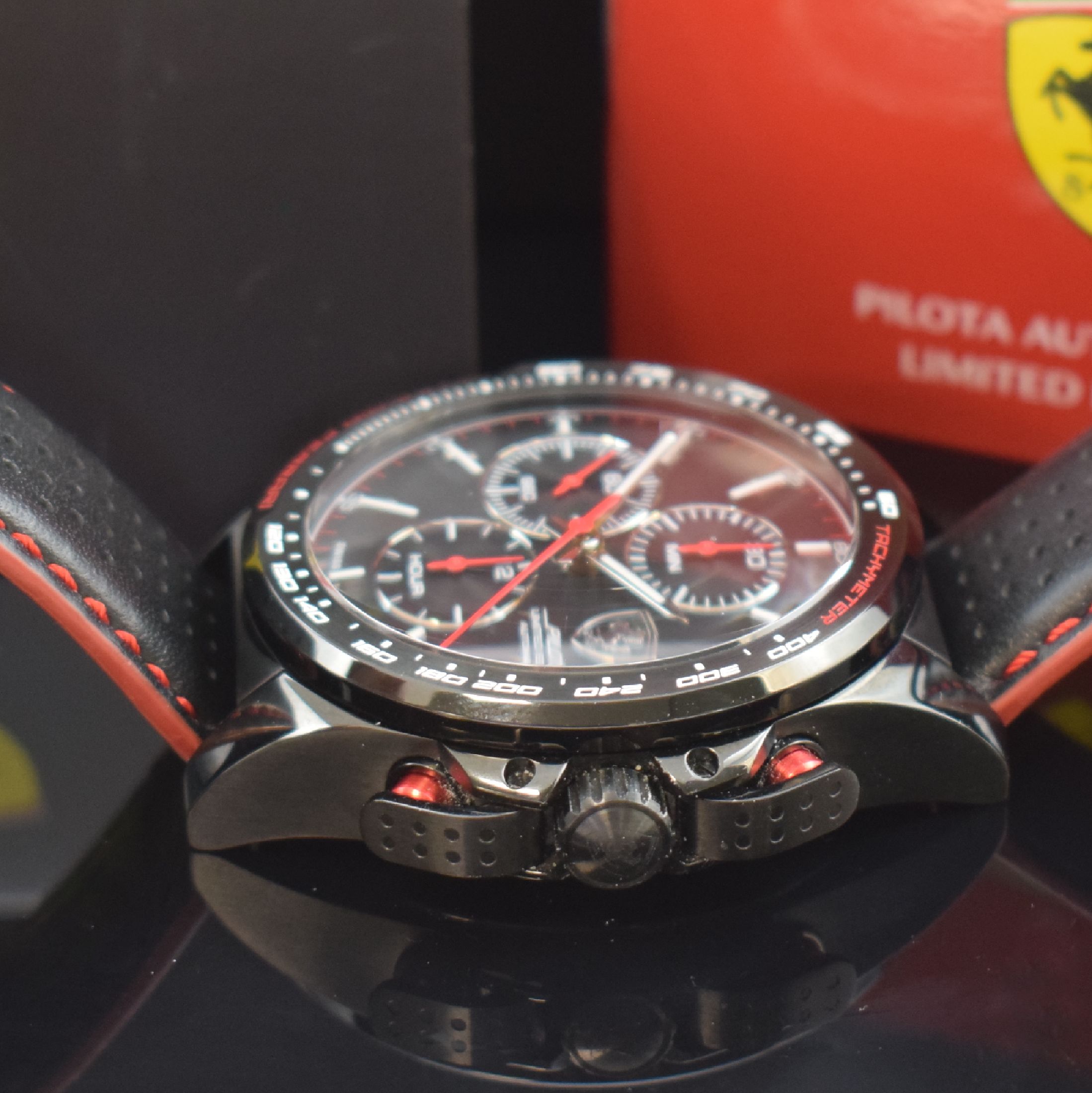 Detail c: PILOTA Scuderia Ferrarri auf 399 Stück limitierter Armbandchronograph, Schweiz akt. Produktion, Automatik, beids. vergl., schwarz beschichtetes Geh. ...
