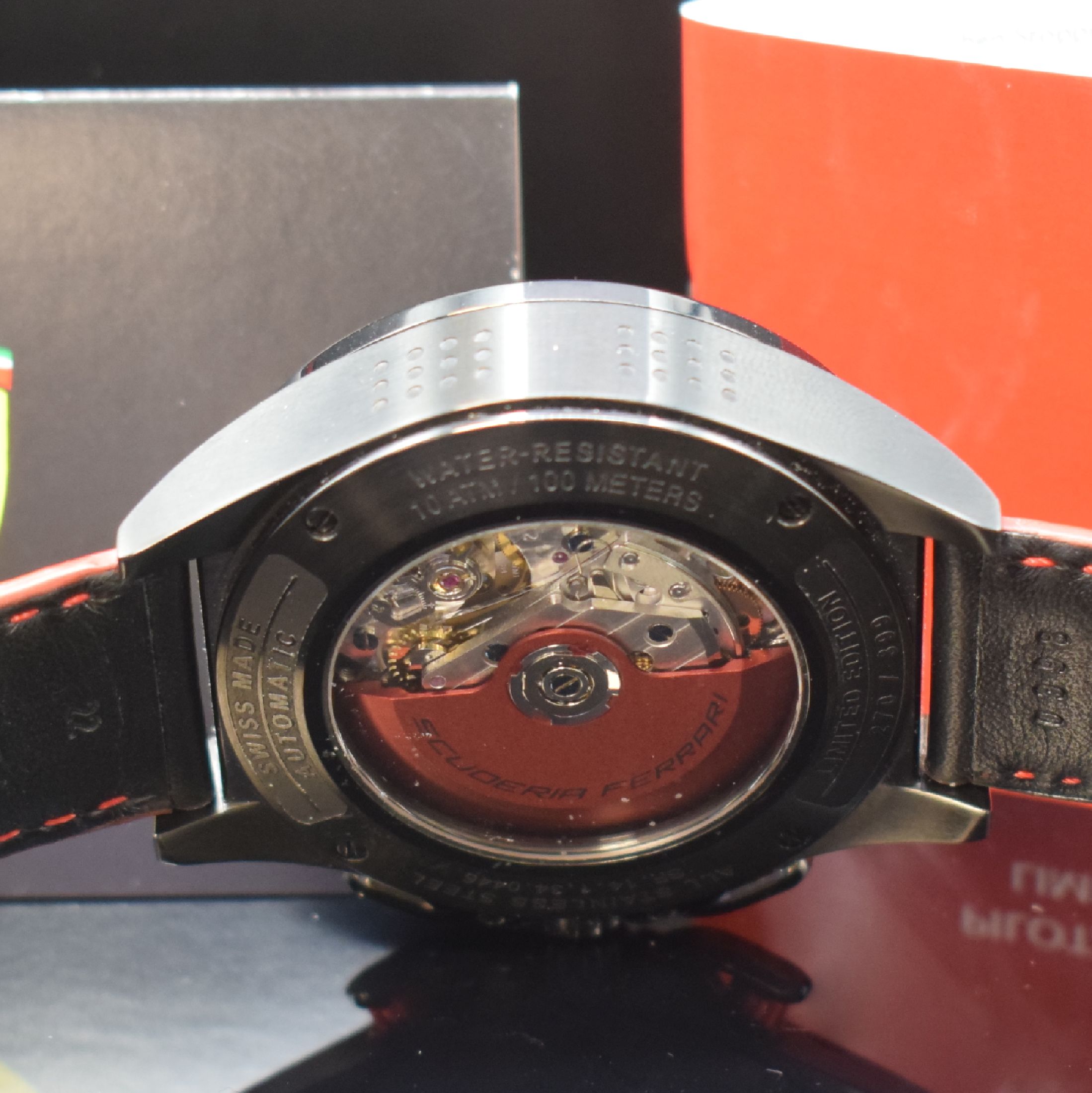 Detail e: PILOTA Scuderia Ferrarri auf 399 Stück limitierter Armbandchronograph, Schweiz akt. Produktion, Automatik, beids. vergl., schwarz beschichtetes Geh. ...