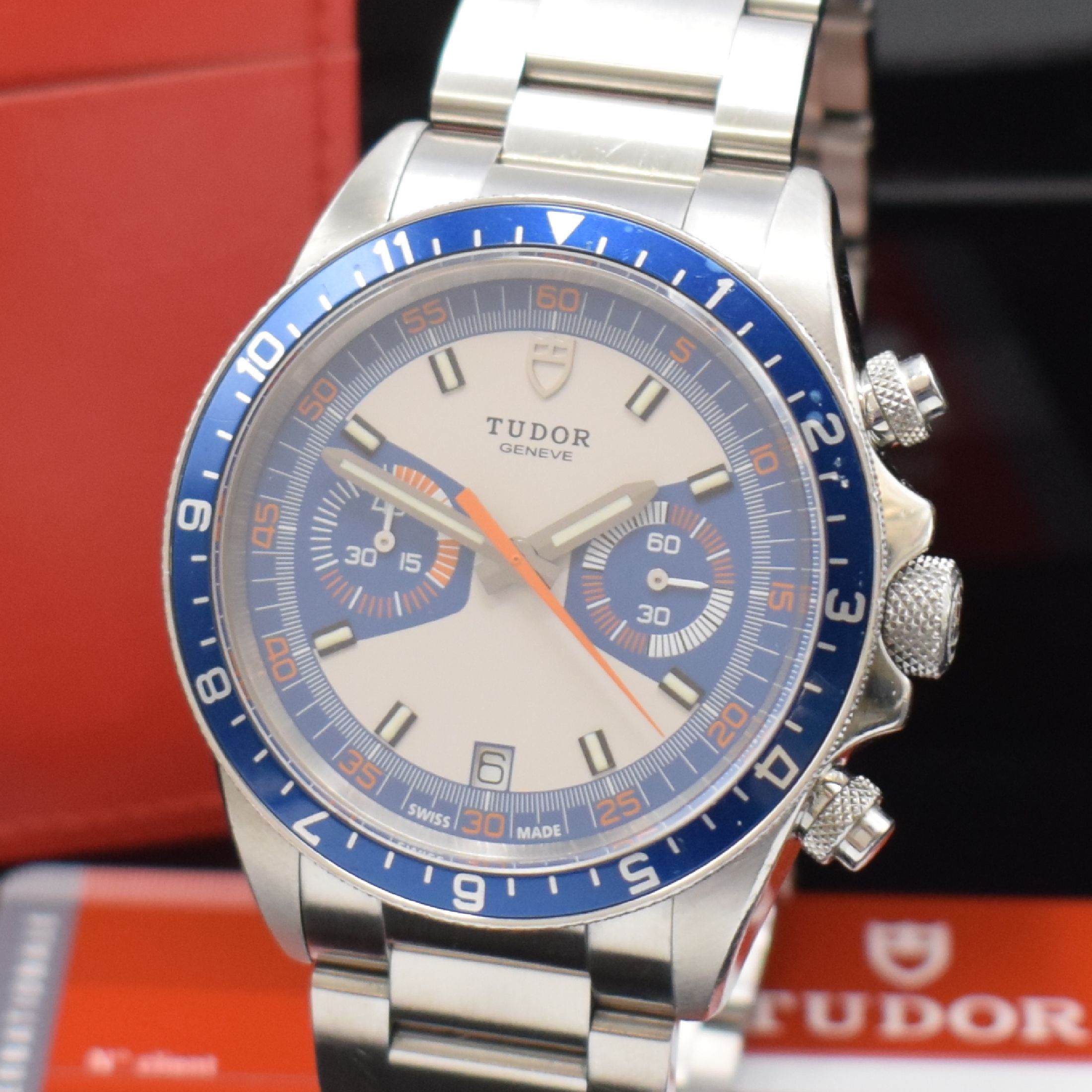 Detail a: TUDOR Heritage Chrono Herrenarmbanduhr Referenz 70330B, Automatik, verschr. Edelstahlgehäuse, orig. Gliederband m. Faltschl., 2-farb. Zifferbl. m. ...