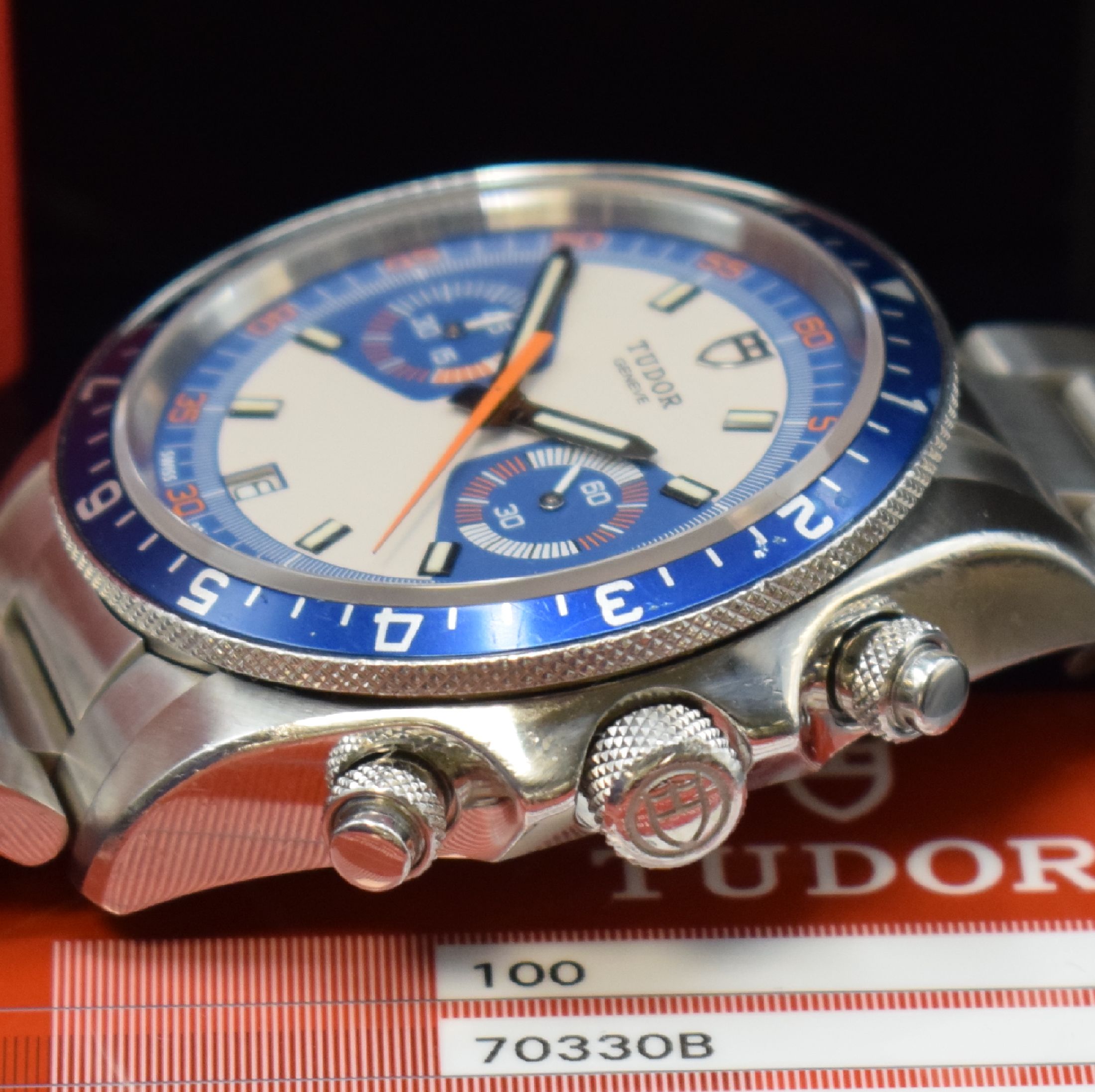Detail d: TUDOR Heritage Chrono Herrenarmbanduhr Referenz 70330B, Automatik, verschr. Edelstahlgehäuse, orig. Gliederband m. Faltschl., 2-farb. Zifferbl. m. ...
