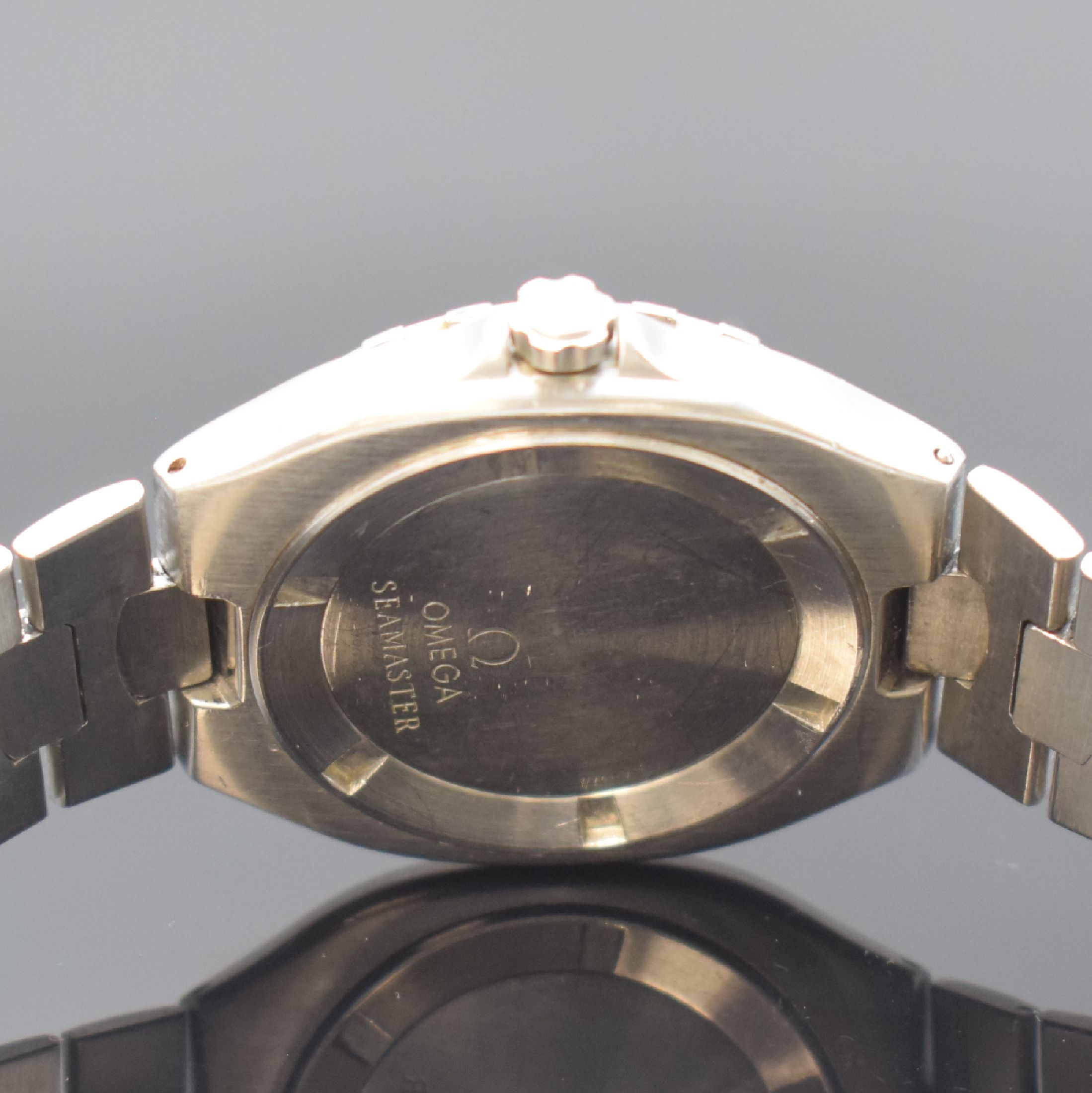 Detail d: OMEGA Seamaster Professional 200 M Herrenarmbanduhr Referenz 396 1041, Schweiz um 1990, quarz, Edelstahlgeh. inkl. orig. Gliederband m. Faltschl. ...